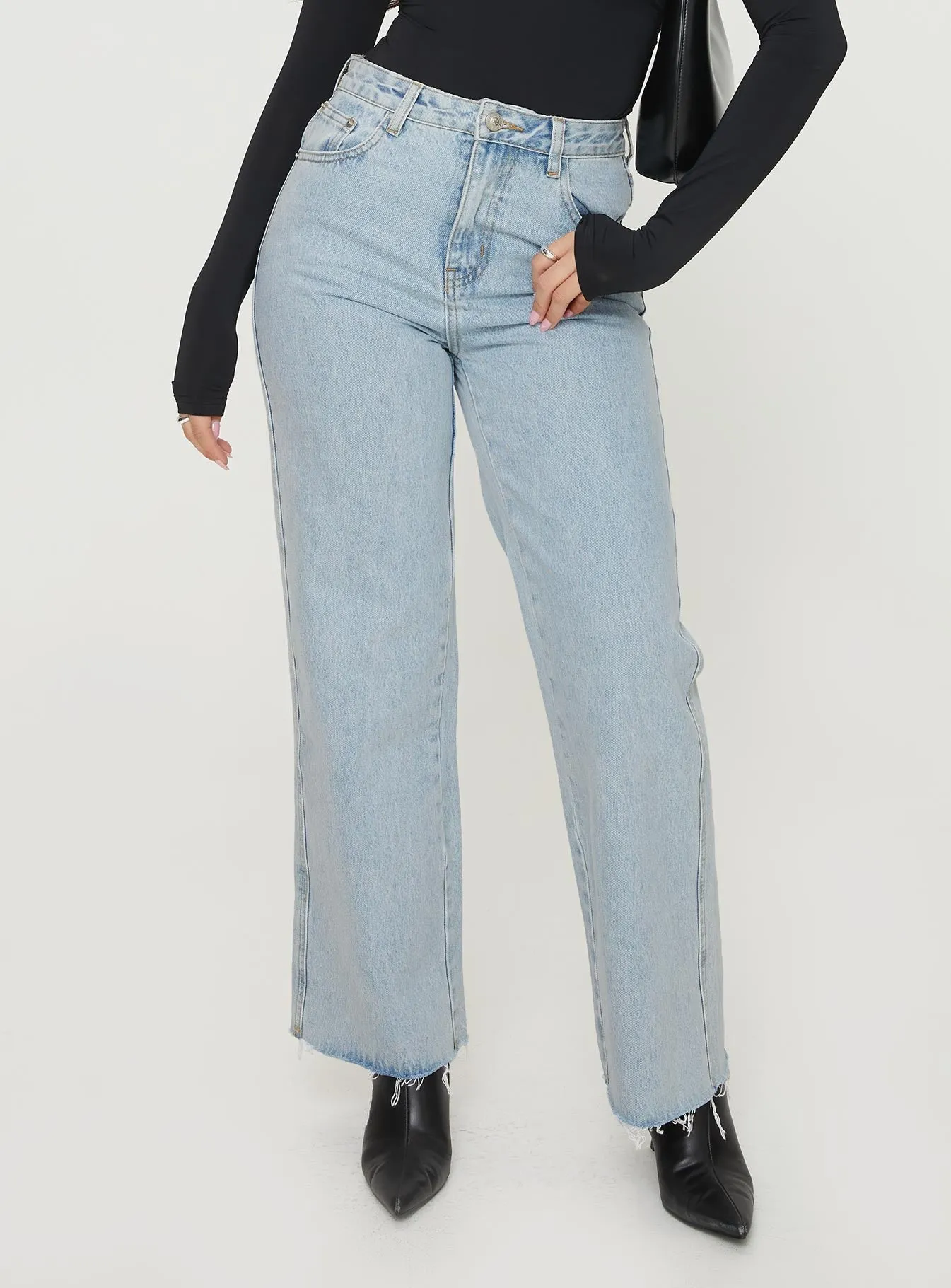 Arlington Straight Leg Denim Jeans Light Wash Petite Shopping Day Street Fashion Textured Perfect Basic