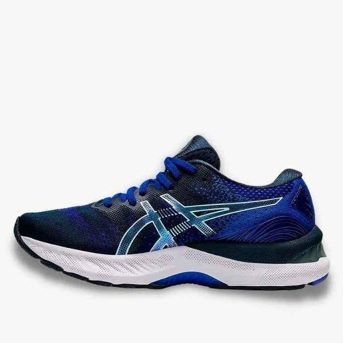 asics Gel-Nimbus 23 Women's Running Shoes running with a hat