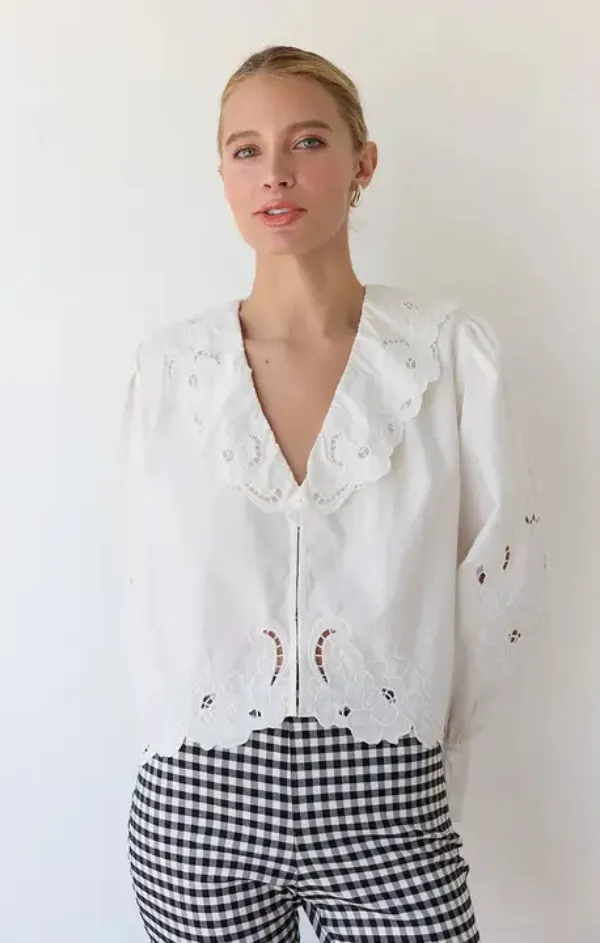 Effortless Design Smooth Yarn Belle Embroidery Ruffle Blouse