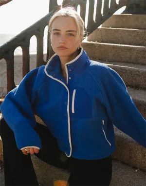 Horizon Layer Up Jacket in Azure Blue Commute Look Trail Walk