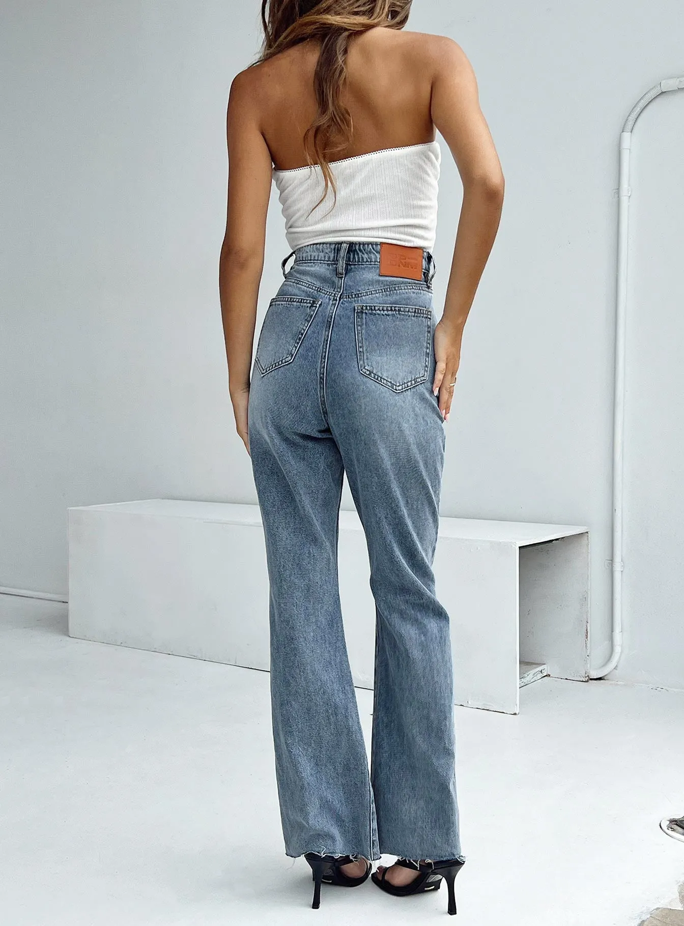 Sleek Comfort Simple Outfit Chandra Flare Jeans Mid Wash Denim
