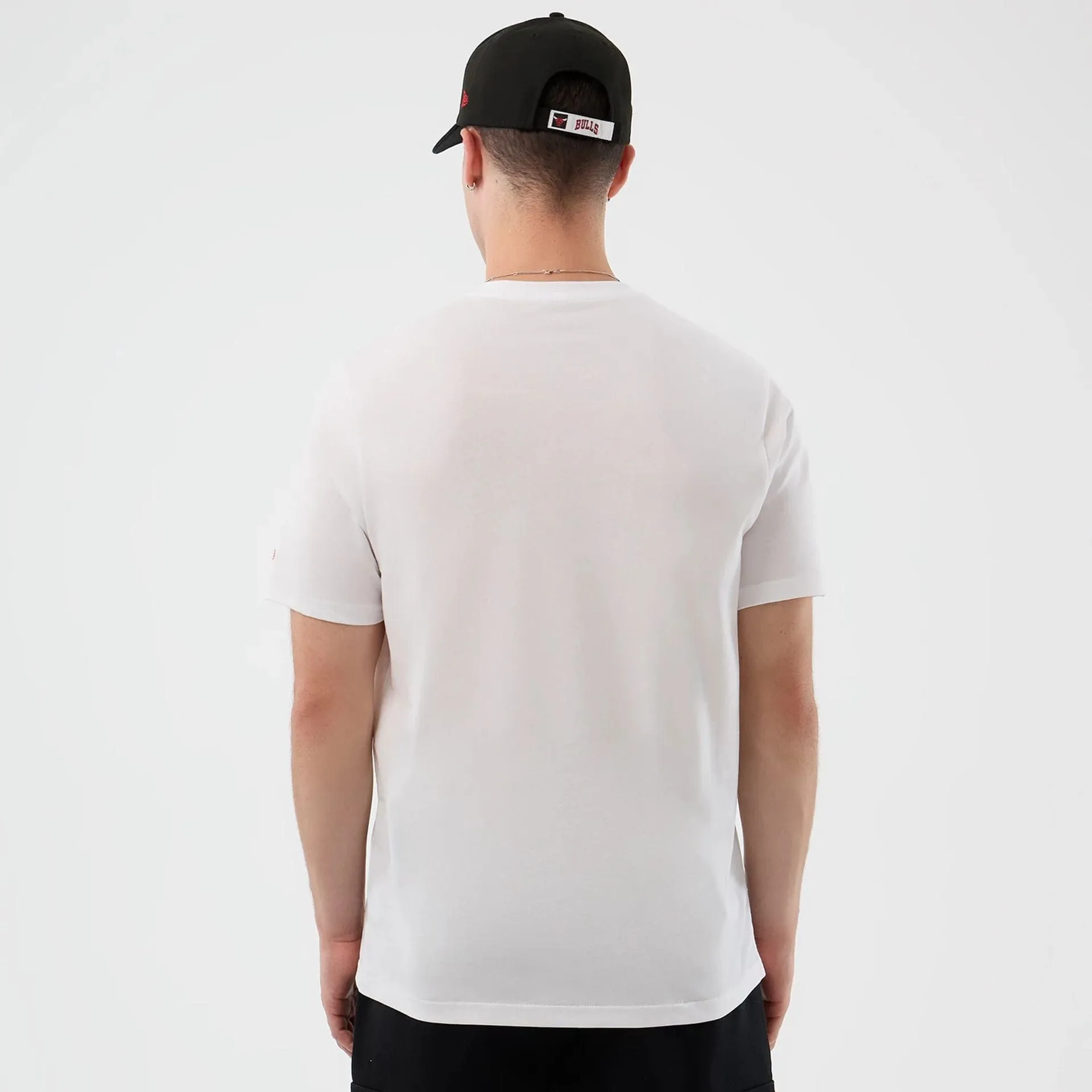 Minimalist Look Flexible Neckband Chicago Bulls NBA Back To School White T-Shirt