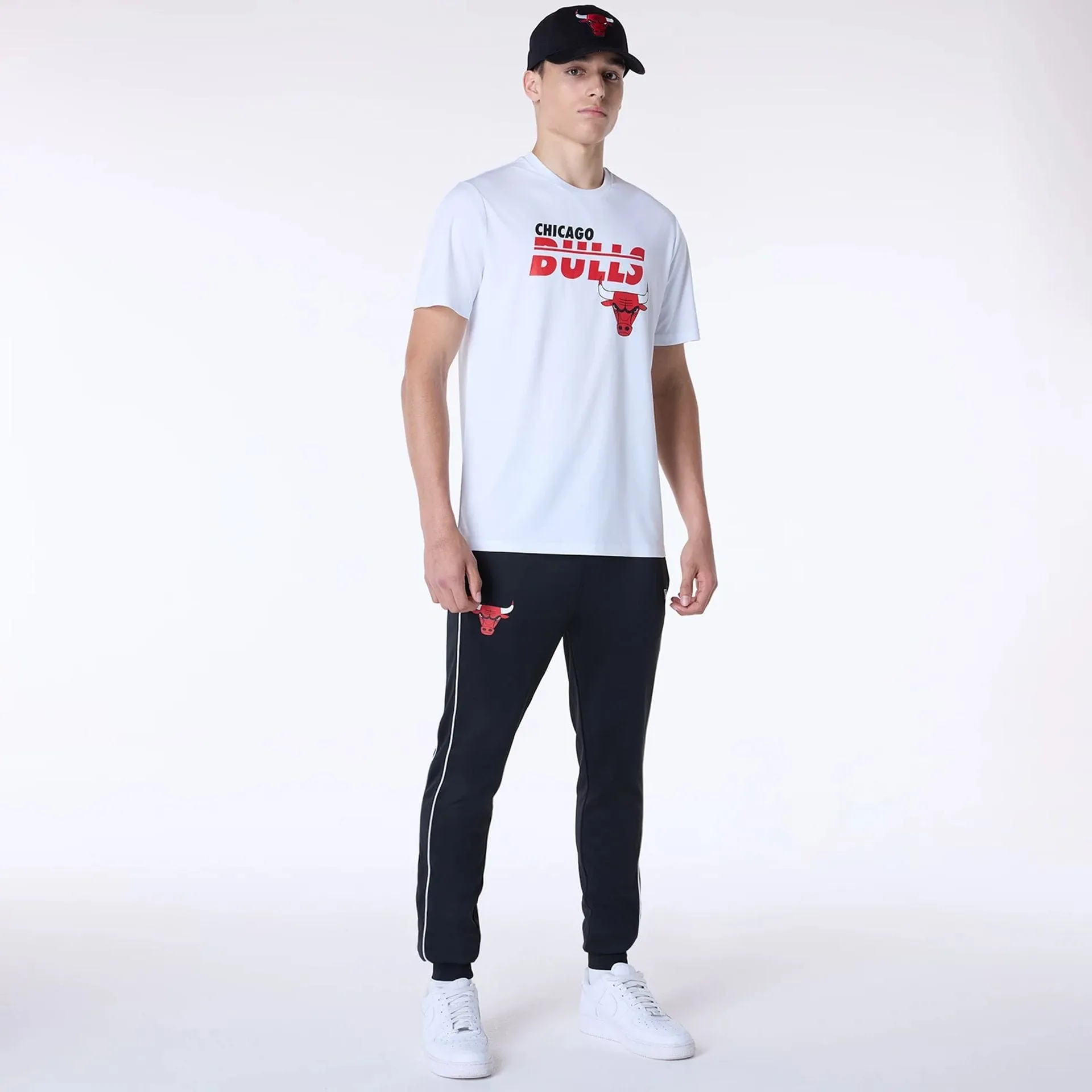 Versatile Outfit Chicago Bulls NBA Essentials White T-Shirt