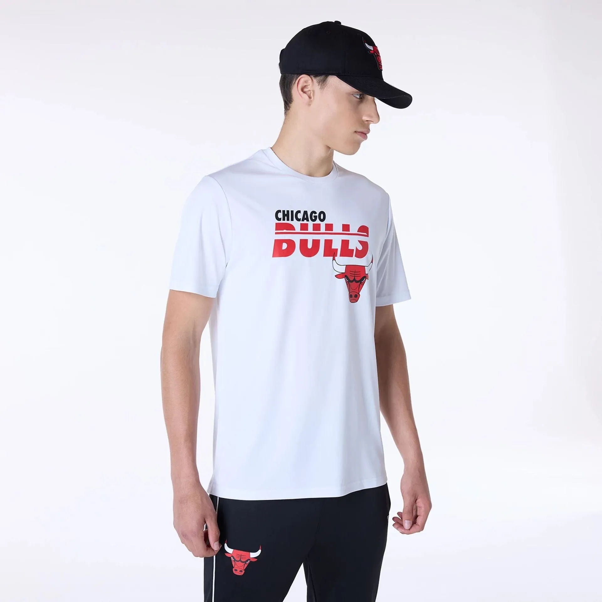 Chicago Bulls NBA Essentials White T-Shirt Sporty Chic Perfect Design
