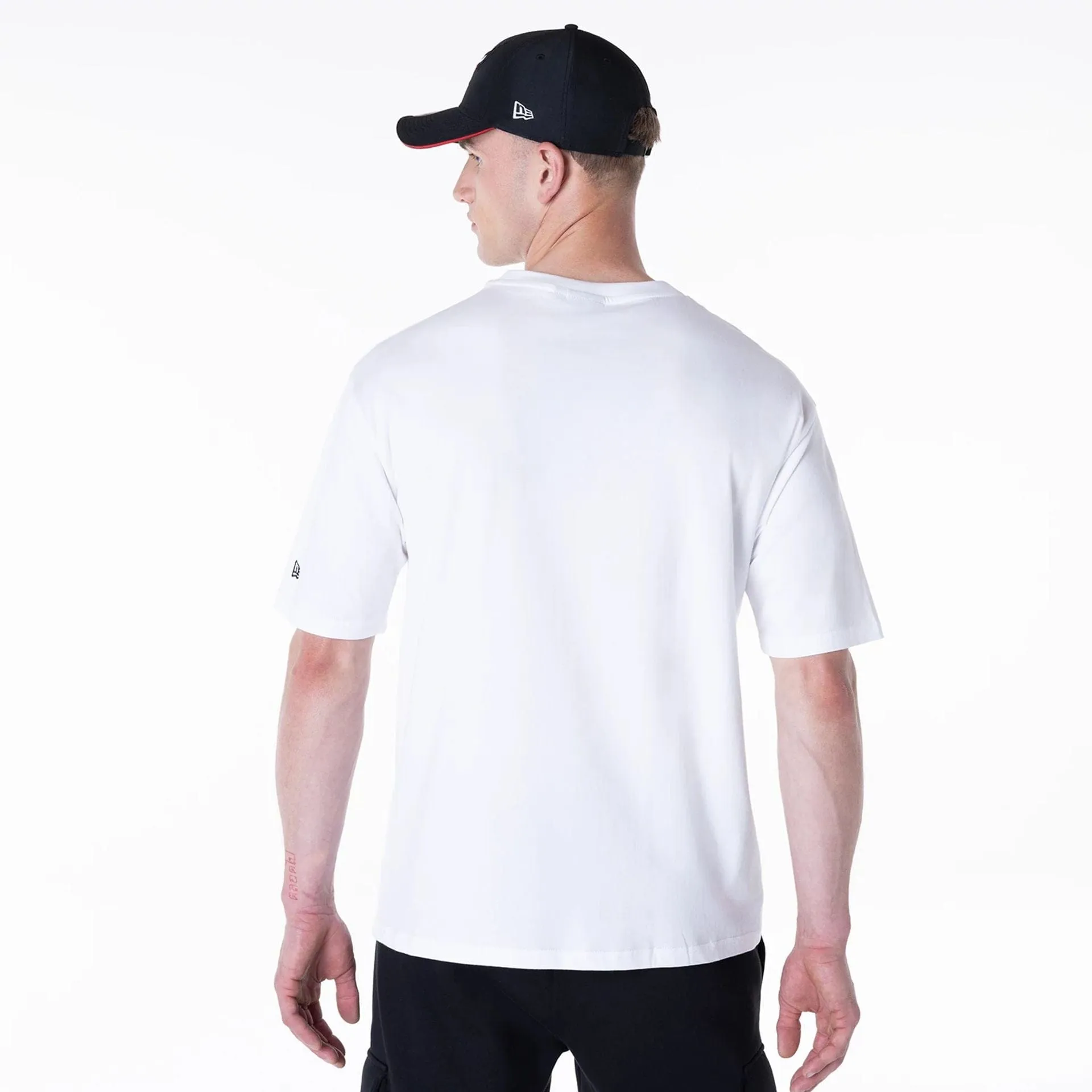 Chicago Bulls NBA Graphic White Oversized T-Shirt Breathable Yarn Composition Soft Touch Fit