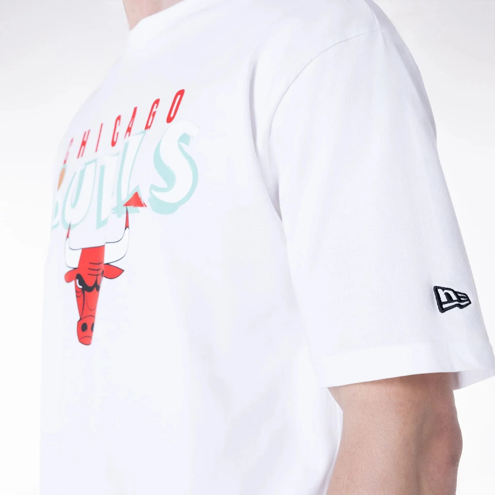 Chicago Bulls NBA Graphic White Oversized T-Shirt StretchComfortWeave Perfect for Layering