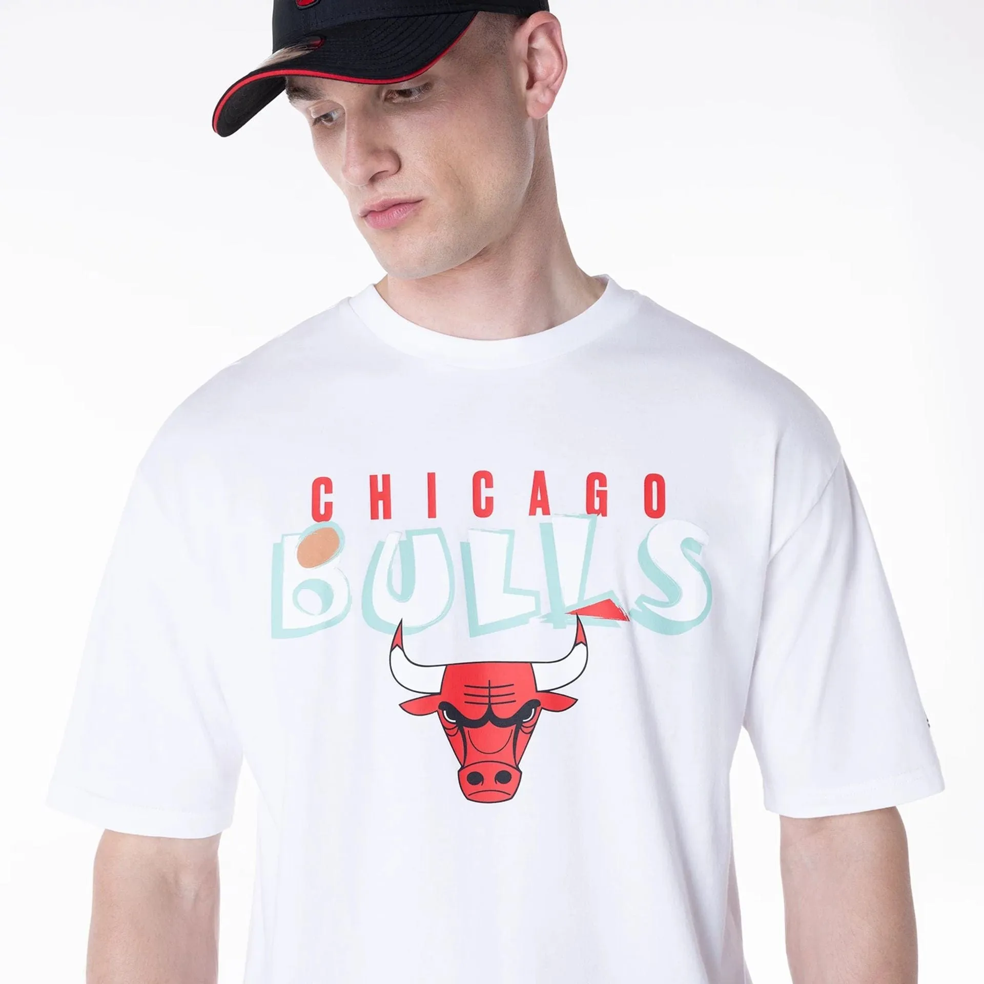 Soft Layer Minimalist Comfort Chicago Bulls NBA Graphic White Oversized T-Shirt
