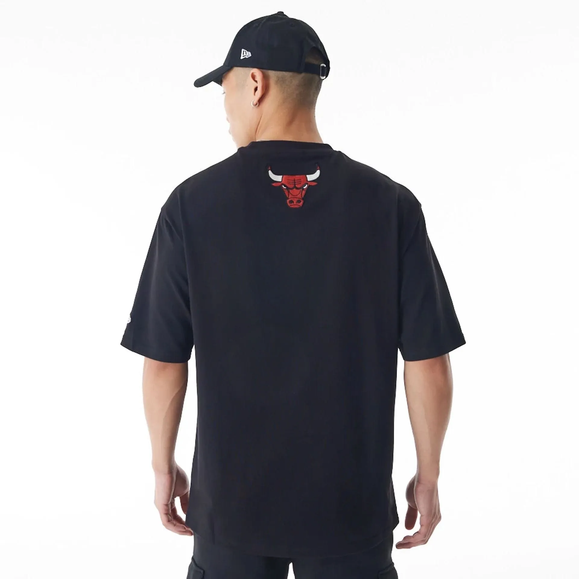 Chicago Bulls NBA Lifestyle Black T-Shirt Cozy Layers Set In Sleeve