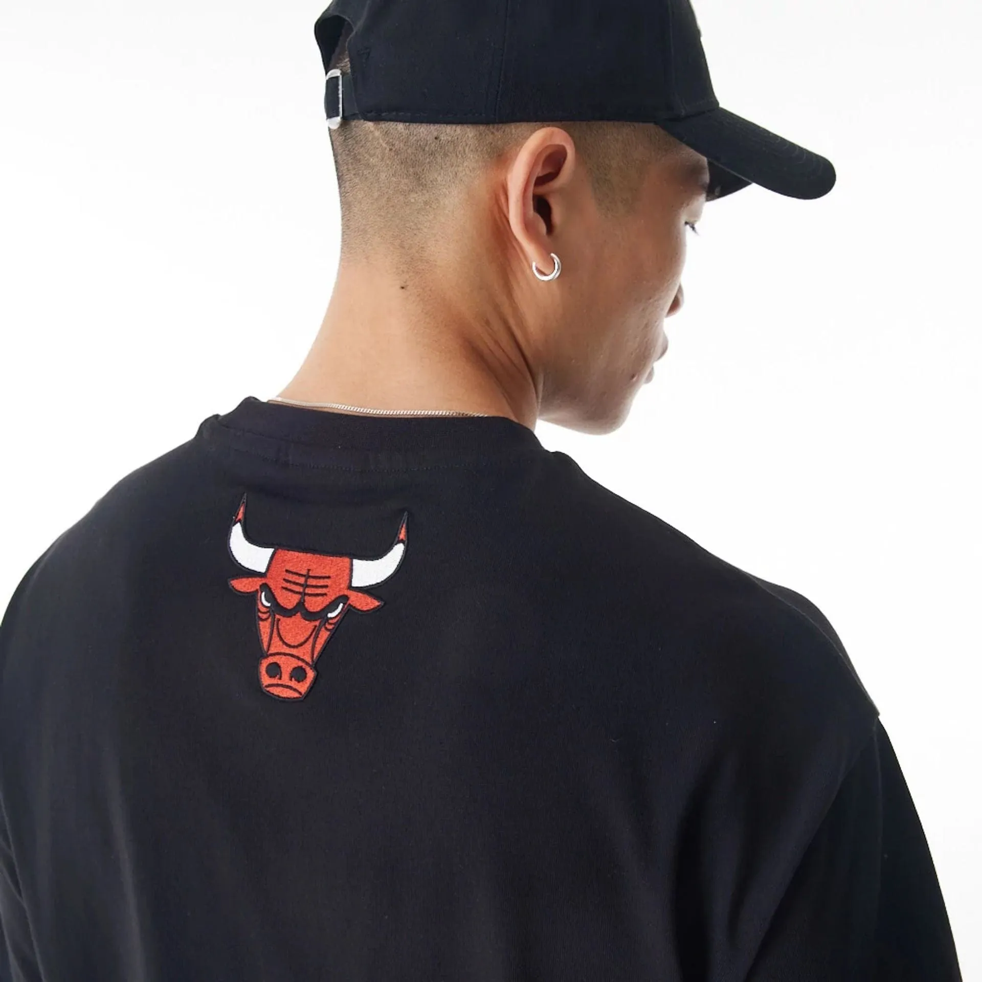 Chicago Bulls NBA Lifestyle Black T-Shirt Trendy Basics Subtle Details