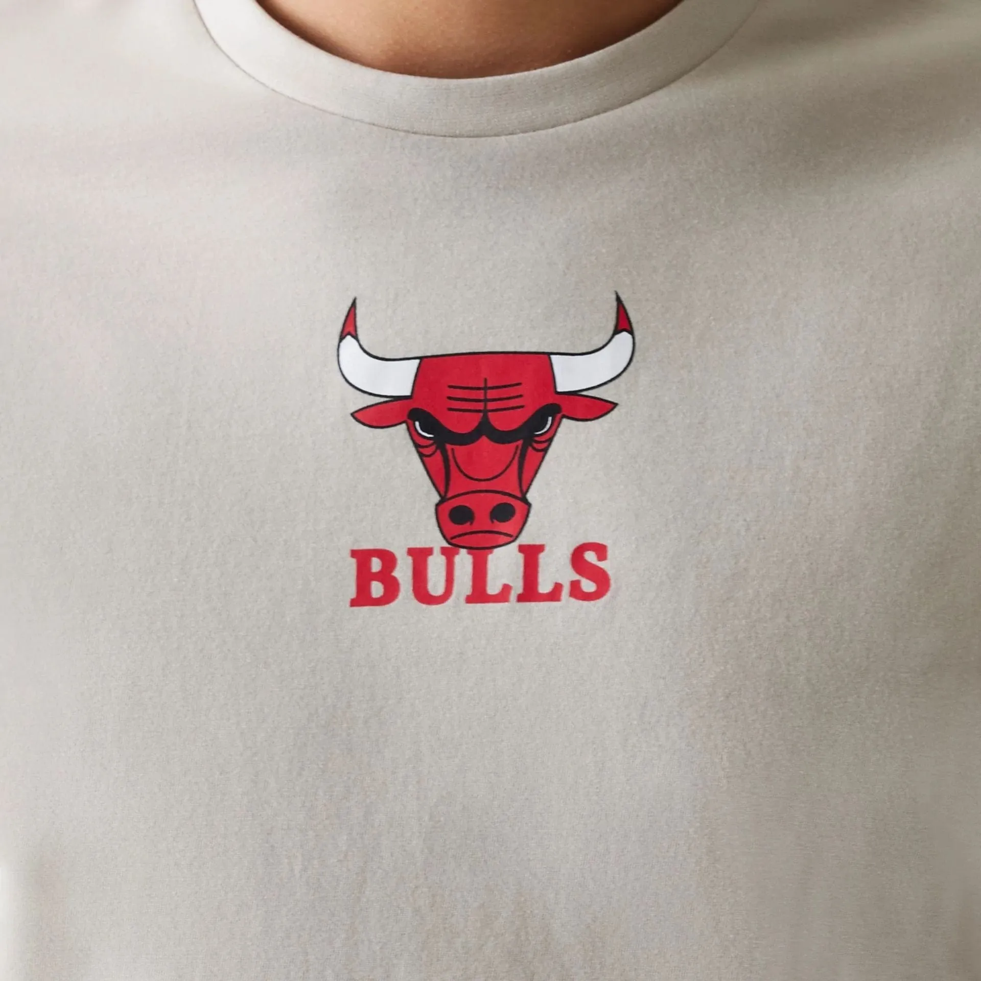 Chicago Bulls NBA Logo Cream T-Shirt athletic style Everyday Comfort