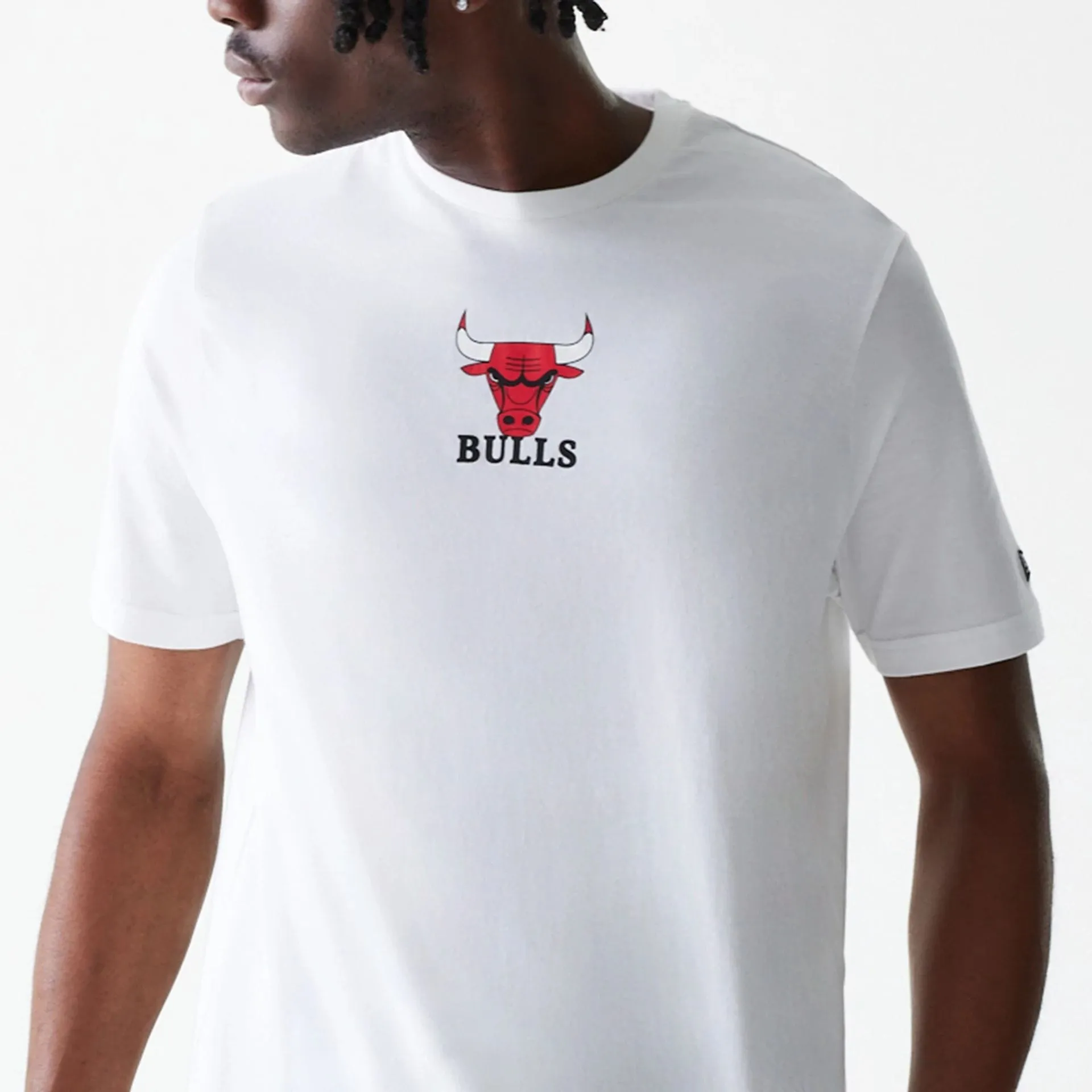 Chicago Bulls NBA Logo White T-Shirt Tear Resistant Knit Breathable Stretch Fit