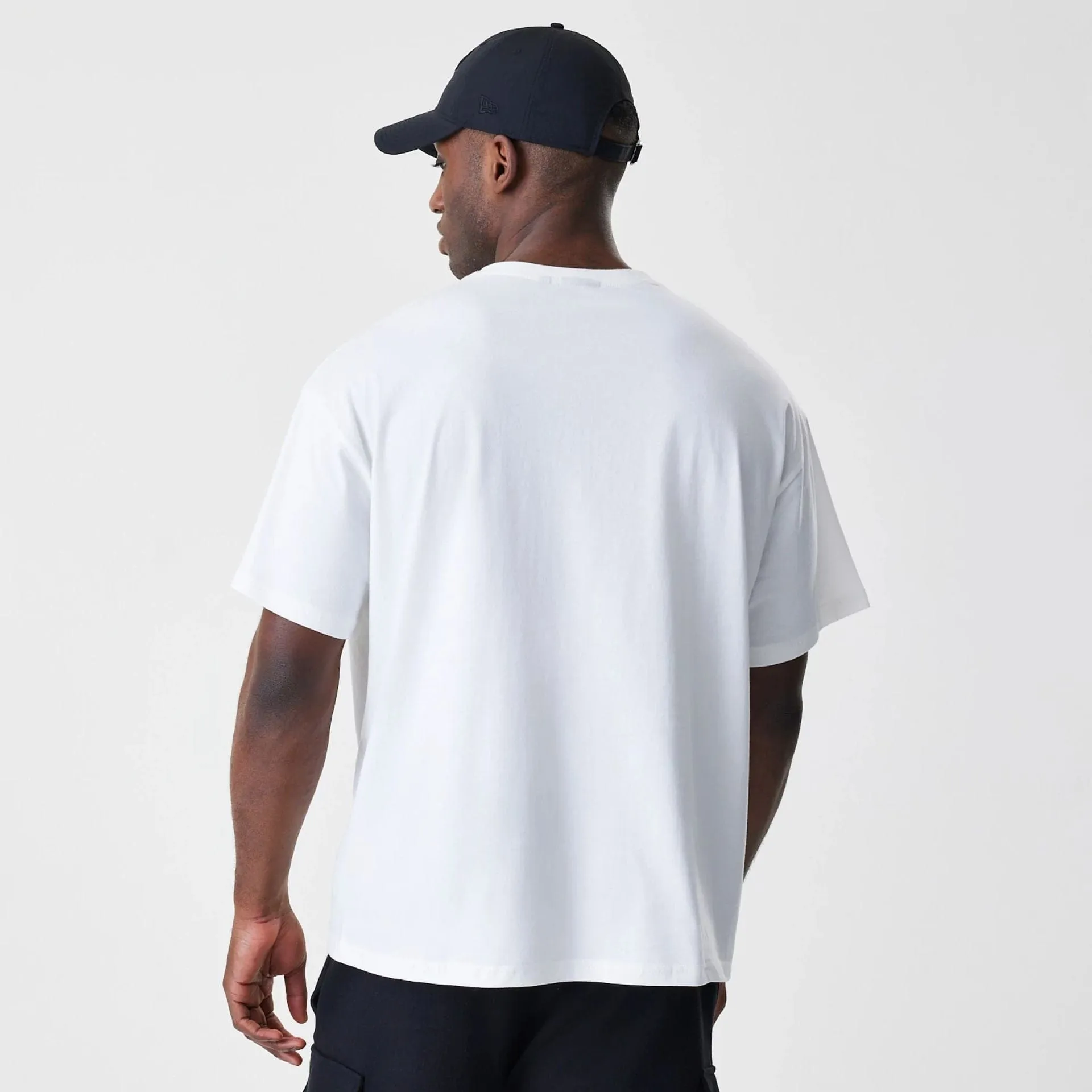 Minimal Comfort Wear Chicago Bulls NBA Outline Graphic White Oversized T-Shirt