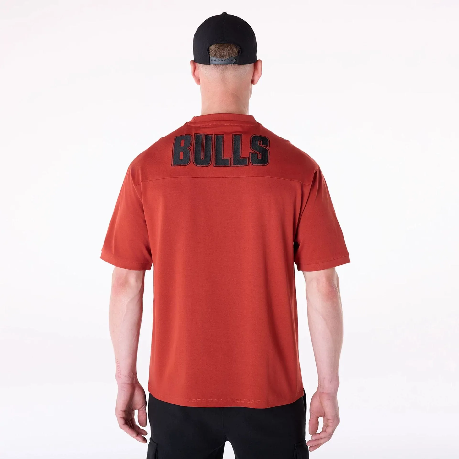 Chicago Bulls NBA Wordmark Red Oversized T-Shirt Standard Body Fit Active Flex