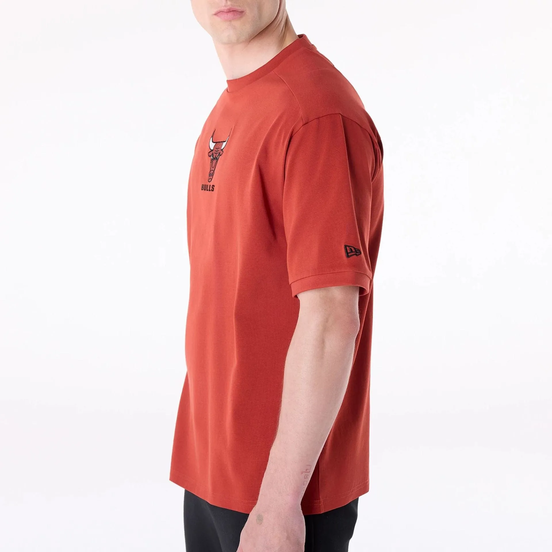 Breezy Design Easy-to-Style Top Chicago Bulls NBA Wordmark Red Oversized T-Shirt