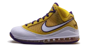 Air Max Lebron 7 "Media Day" national - team - themed running gear running in a mud pot area shoes