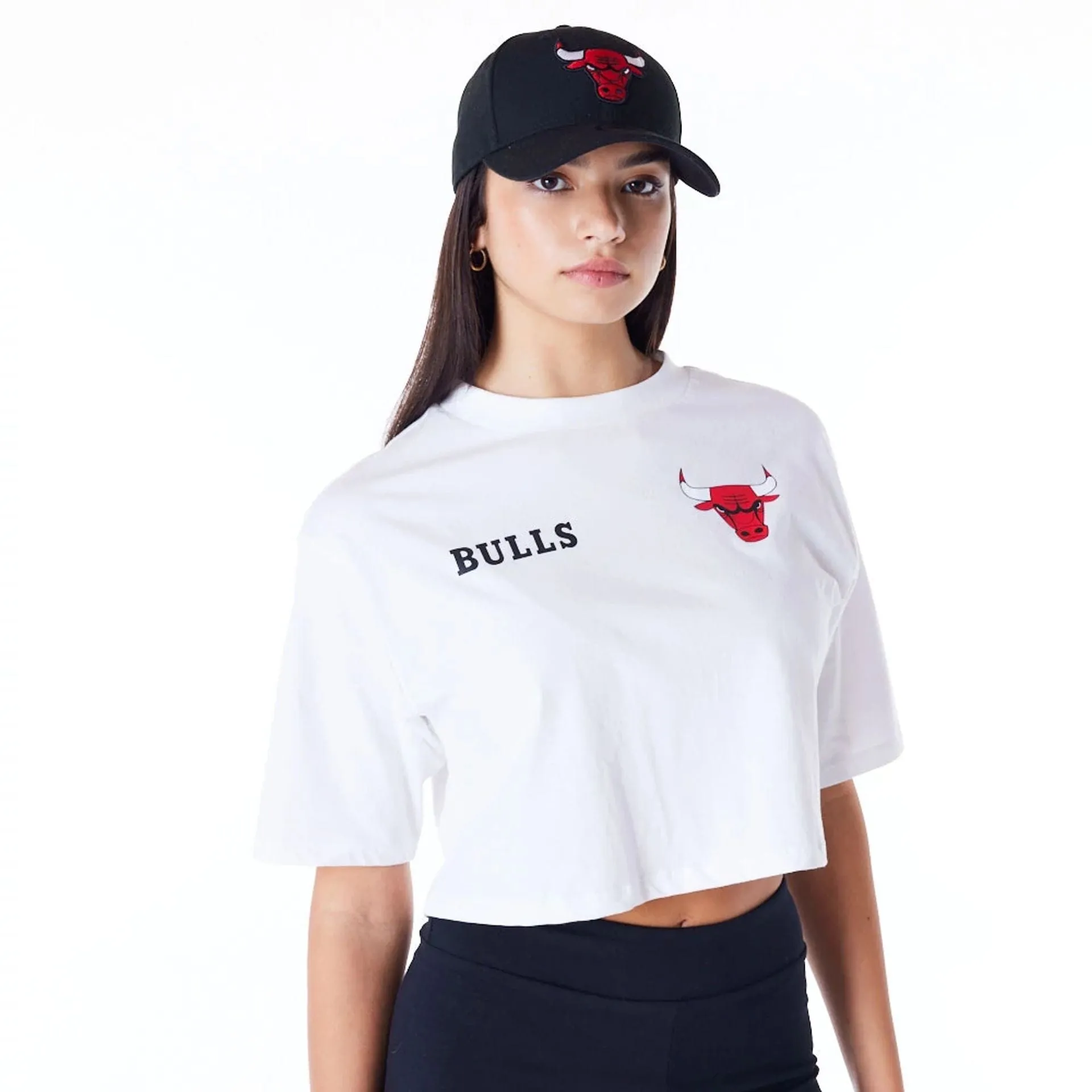 Basic Comfort Chicago Bulls Womens NBA Team Logo Wordmark White Crop T-Shirt