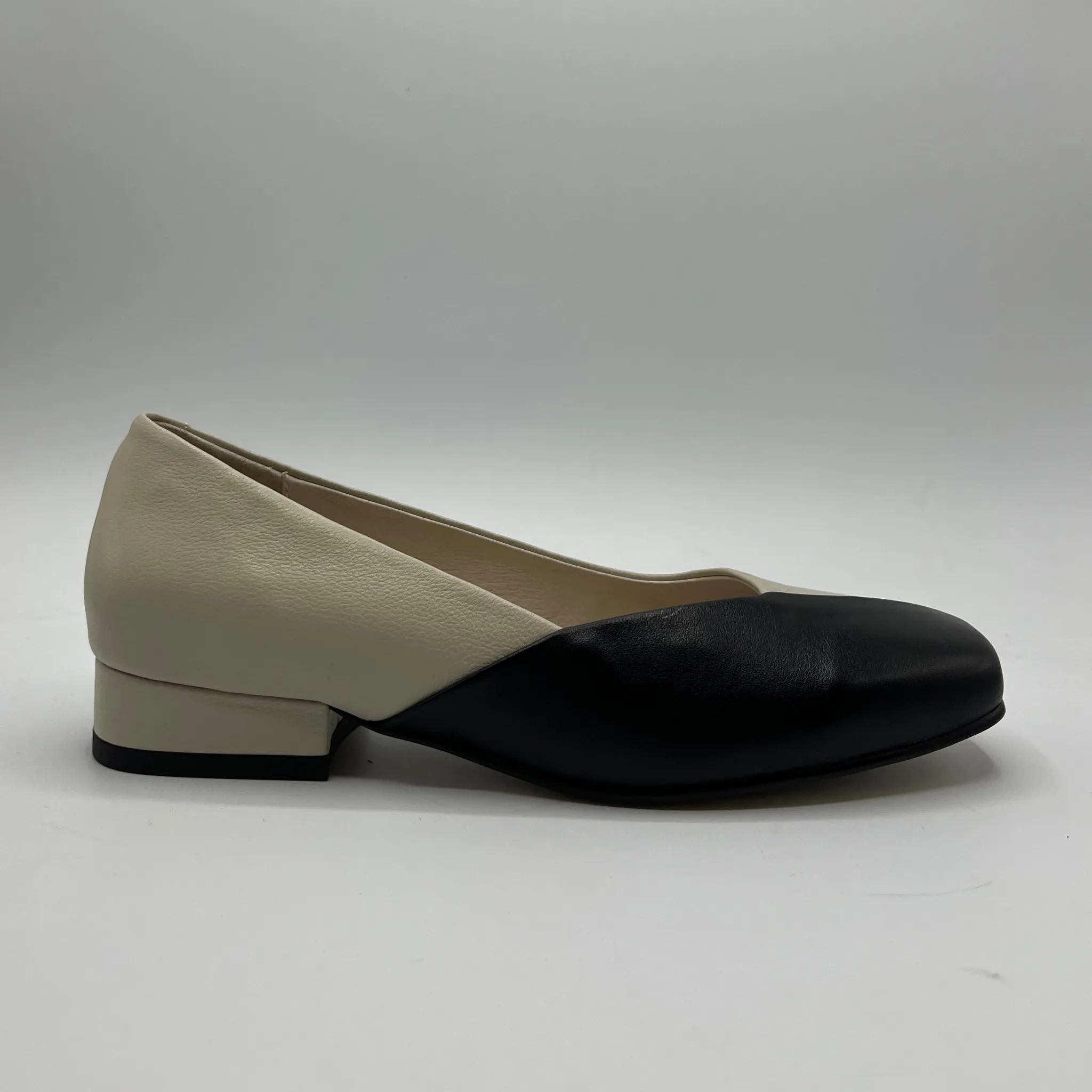 Django & Juliette Bavari Cross Road