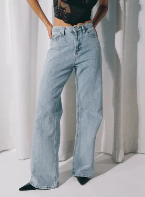 Maple Flare Jean Light Wash Denim Timeless Feel