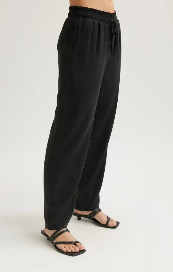 Abrasion Resistant Surface Comfortable Fabric Smocked Waist Trousers