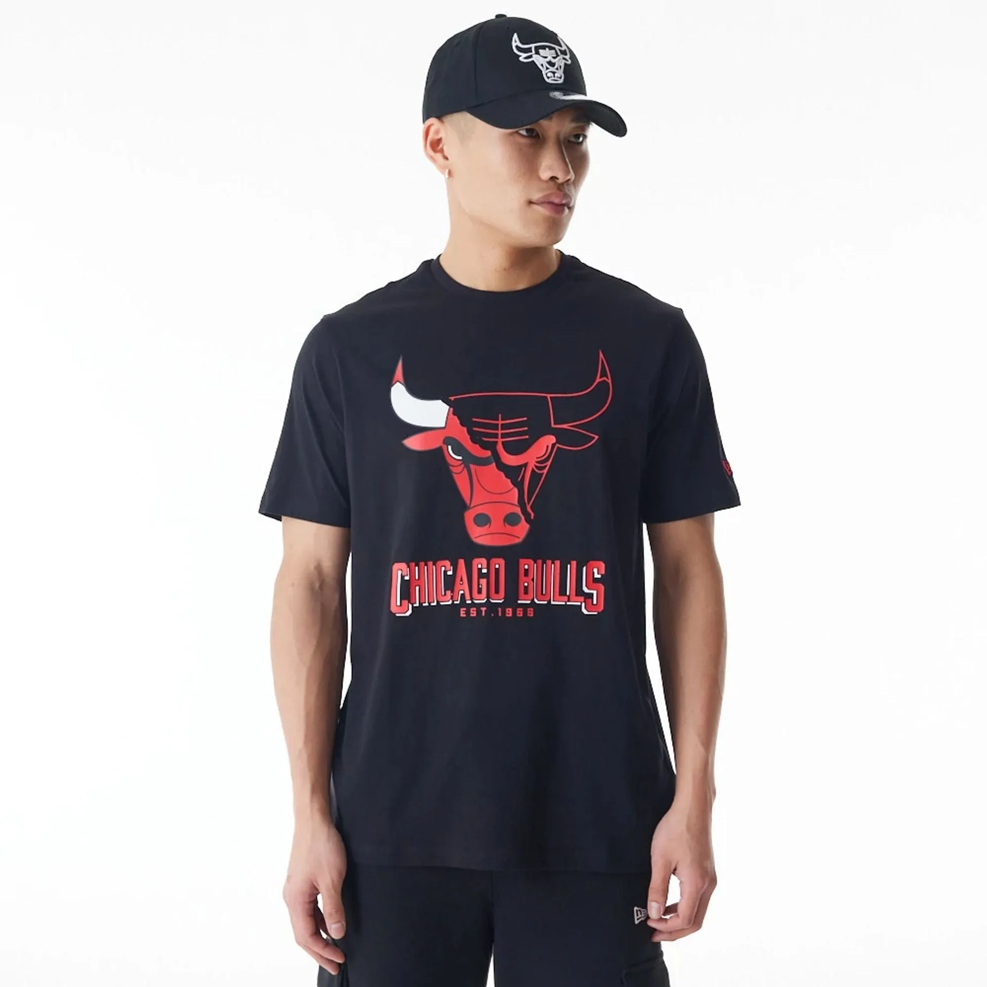 Everyday Layering Chicago Bulls NBA Logo Graphic Black T-Shirt