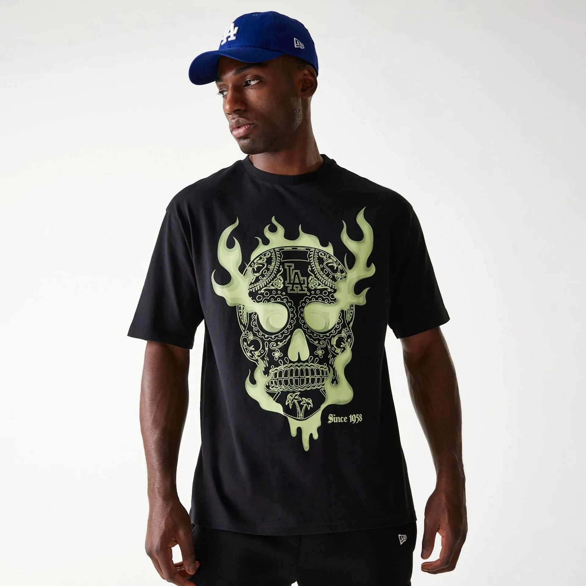 oversized but not shapeless LA Dodgers MLB Glow Black Oversized T-Shirt