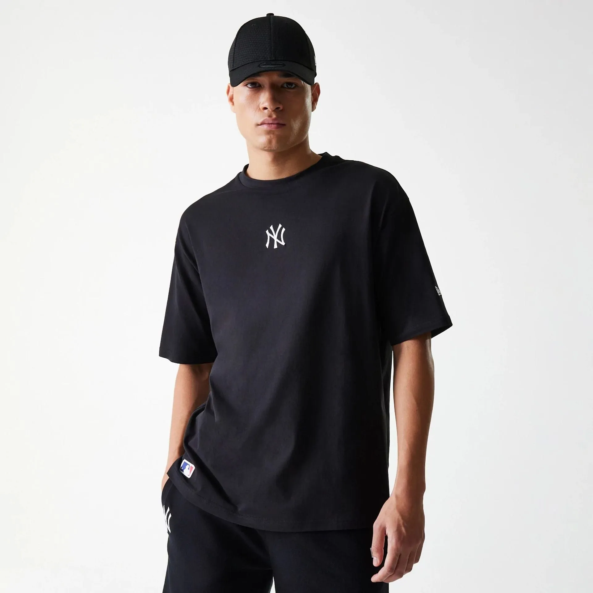 New York Yankees MLB League Essential Black Oversized T-Shirt Seam Free Edging Non Fading Material