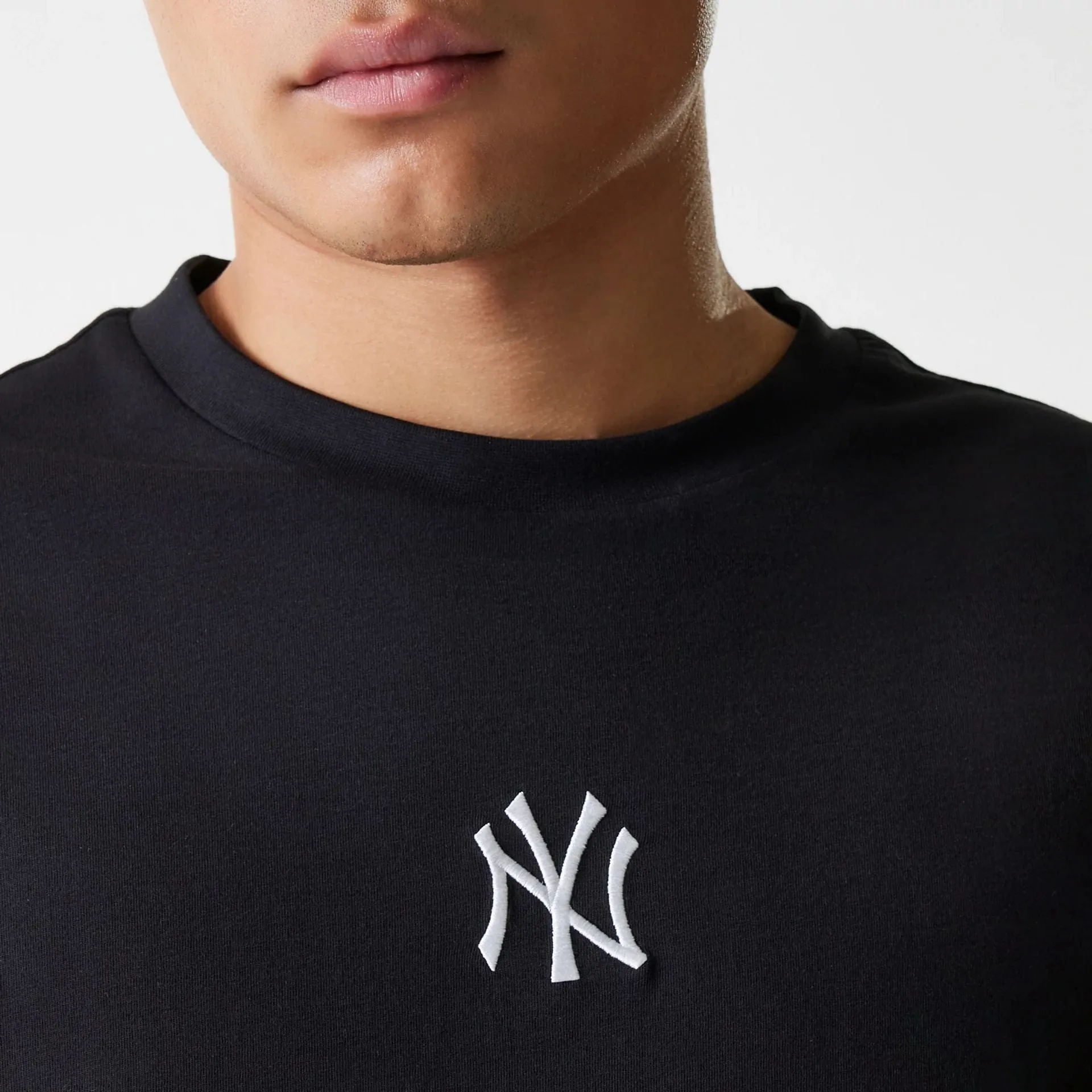 New York Yankees MLB League Essential Black Oversized T-Shirt Cozy Vibes
