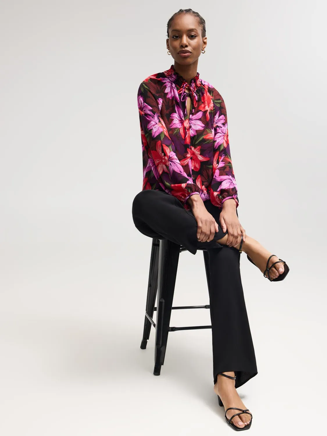 TaglessCollar Floral Print Tie-Neck Chiffon Blouse