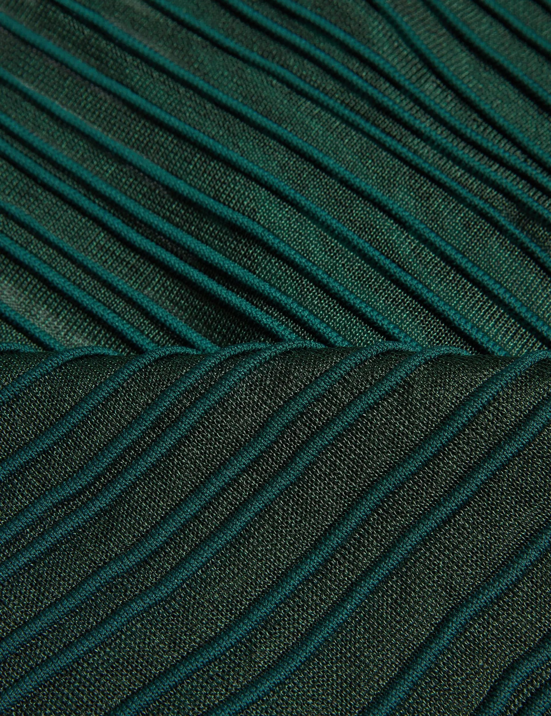 Unique Cut Quiet Charm NELLAY | DK-GREEN