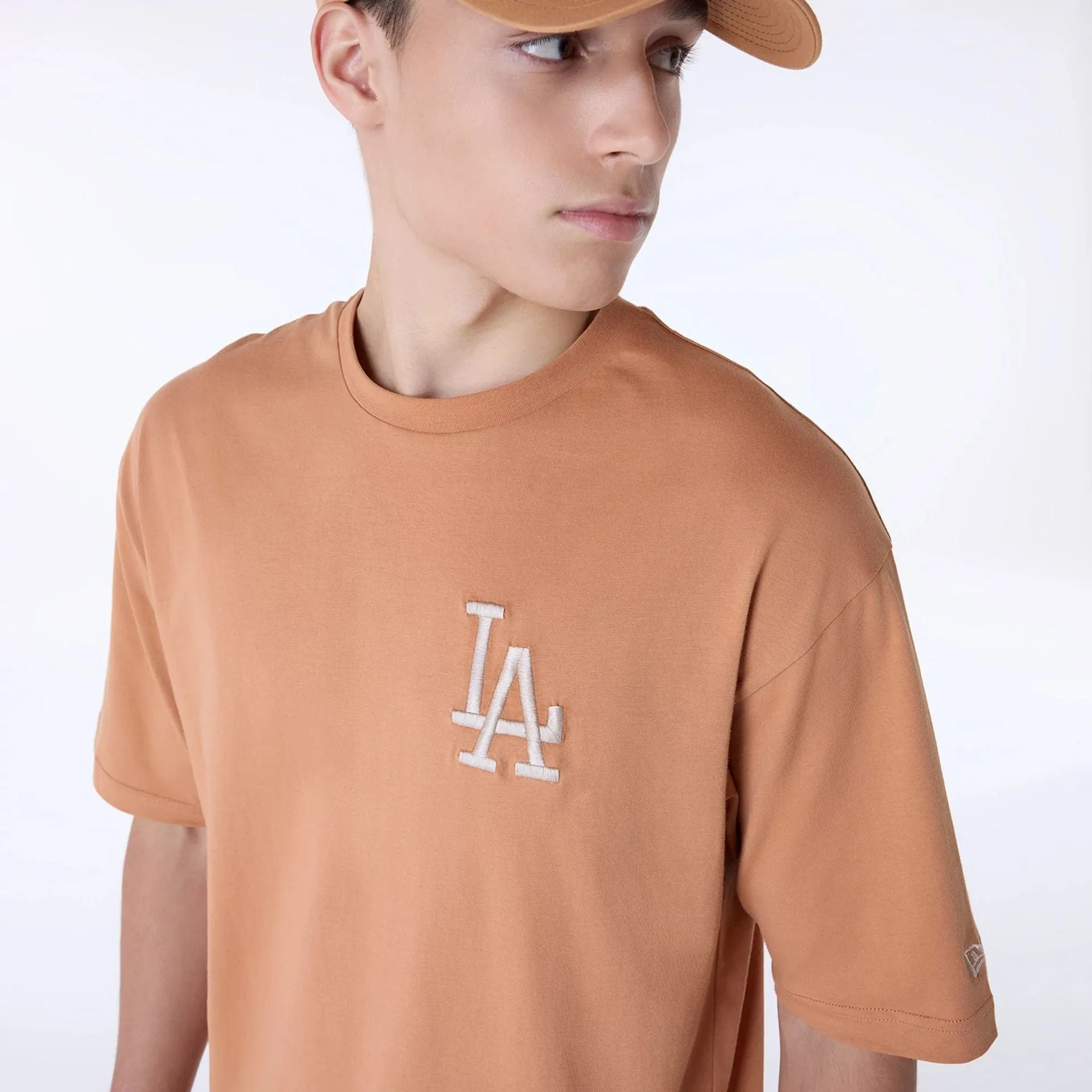 Relaxed Wear Fit Perfect Layering LA Dodgers MLB League Essential Dark Beige Oversized T-Shirt