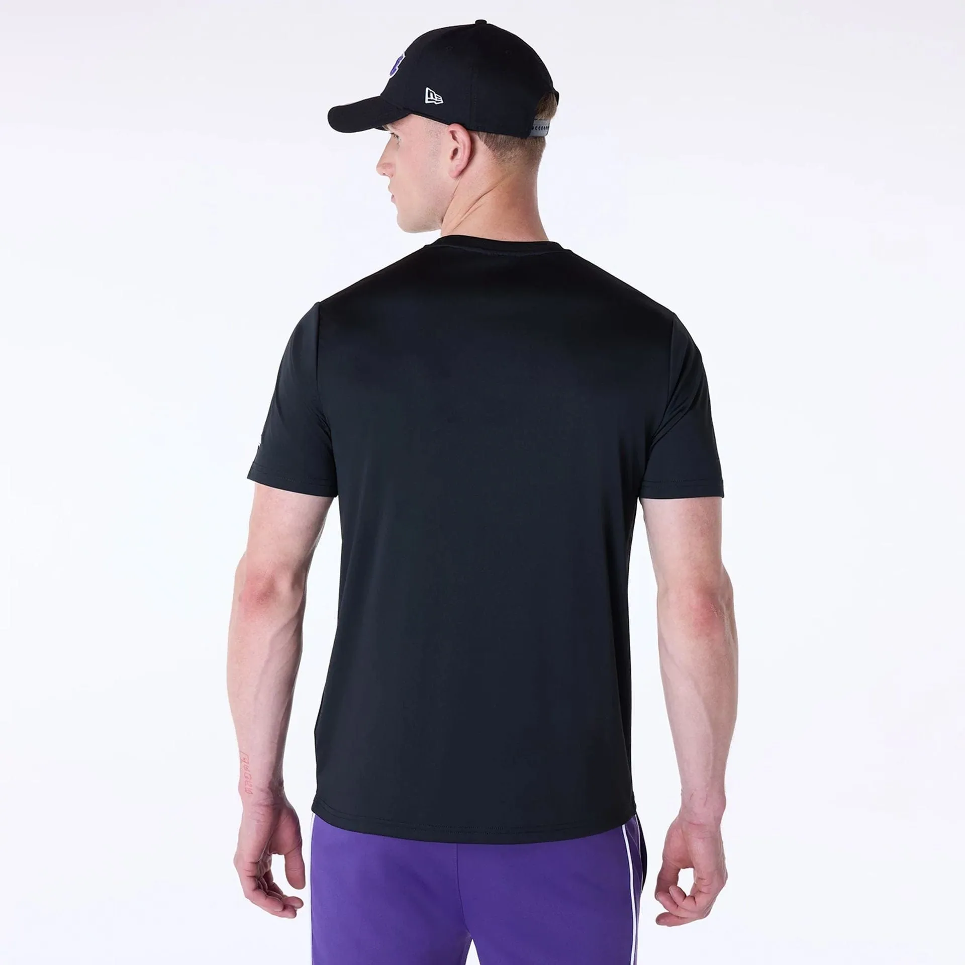 LA Lakers NBA Essentials Black T-Shirt Fashion Essential