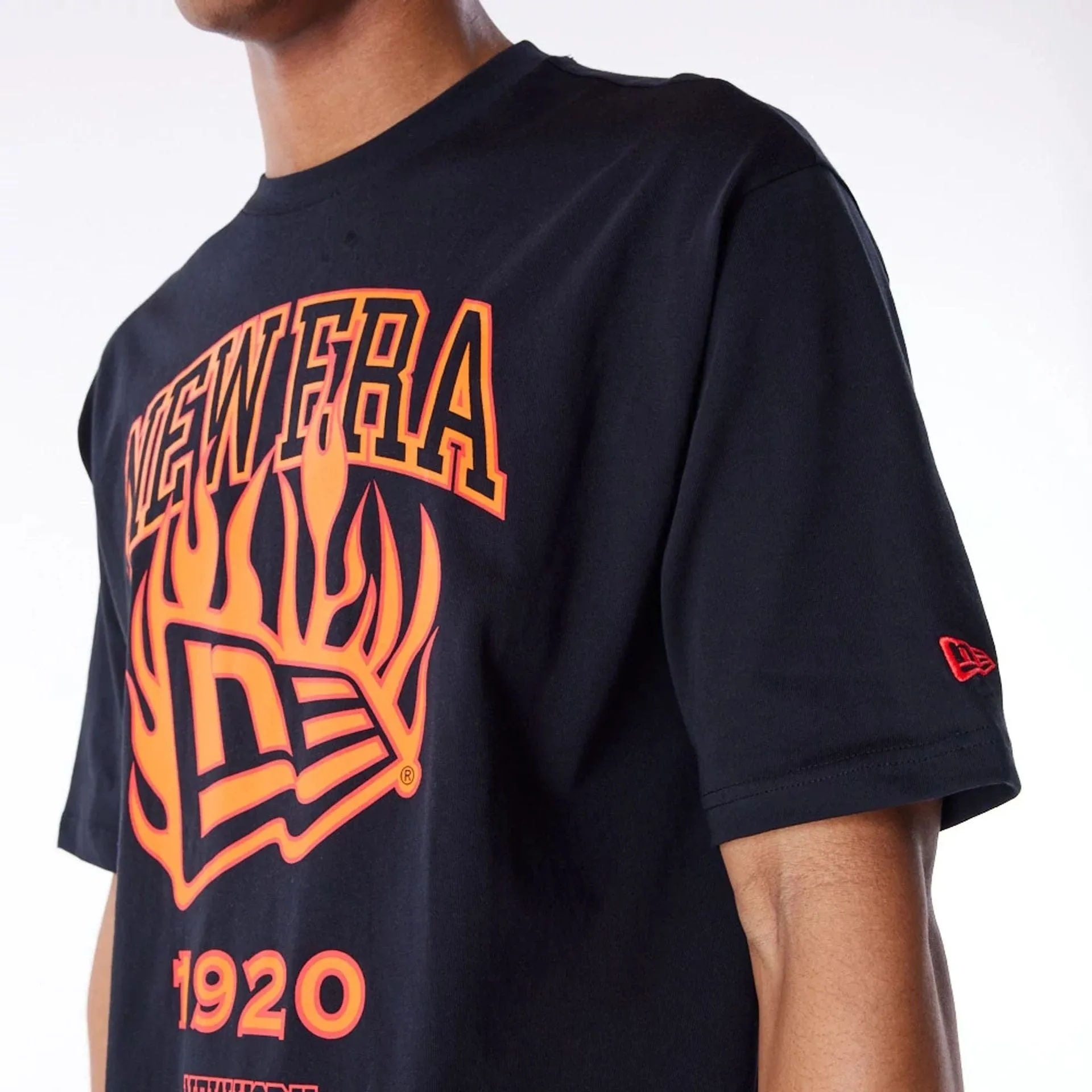 New Era Flag Flame Black Oversized T-Shirt Slim Style