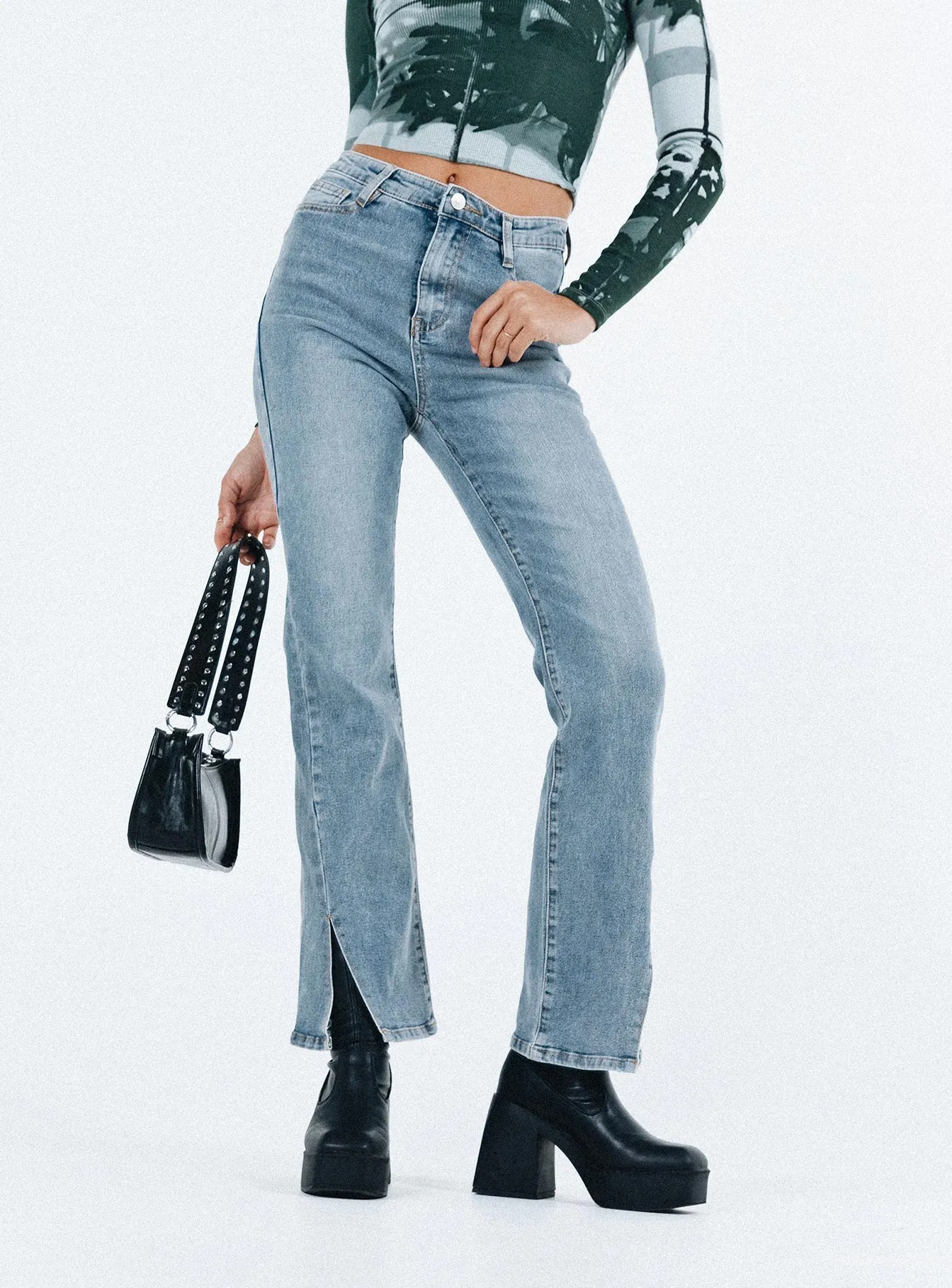 Streetwear Fan Minimalist Style Weekend Style Rainy Day Keels Flare Denim Jeans