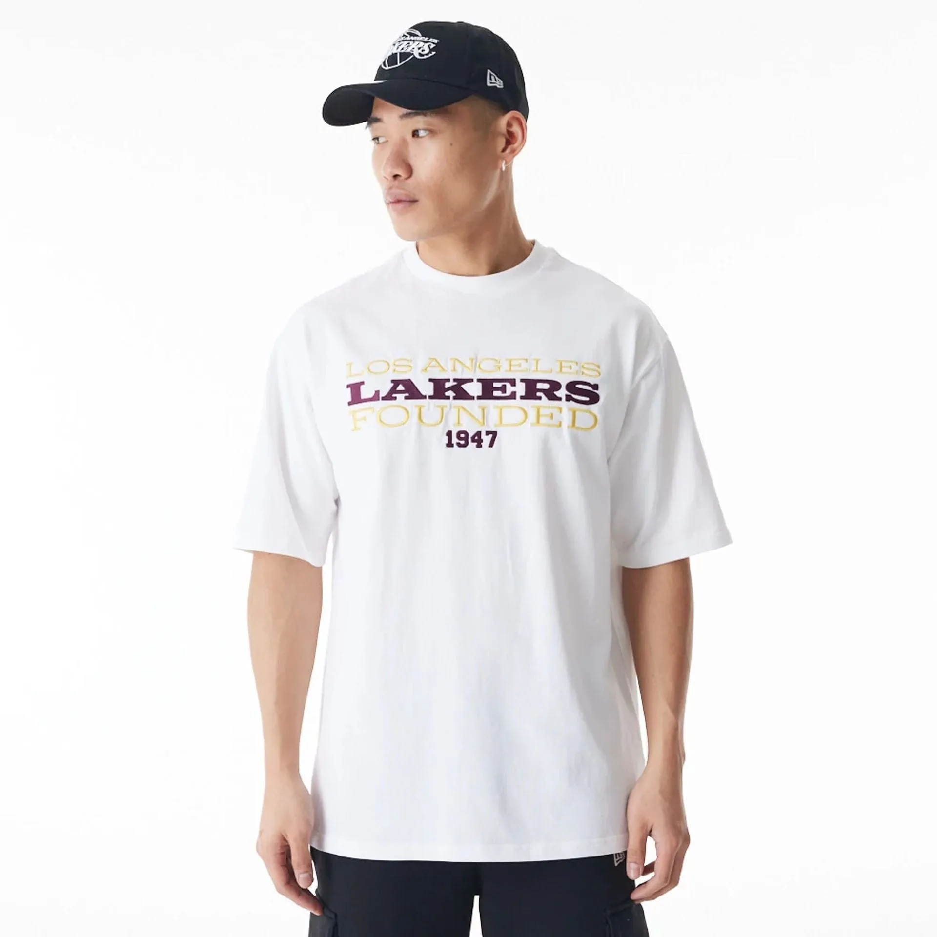 Thermal Regulating Layer Relaxed Fit Design LA Lakers NBA Lifestyle White T-Shirt
