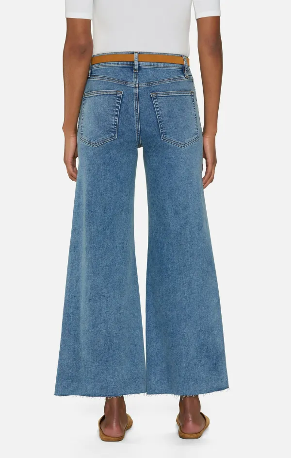 Le Palazzo Crop in Crave Raw After Dynamic Fit Sleek and Soft