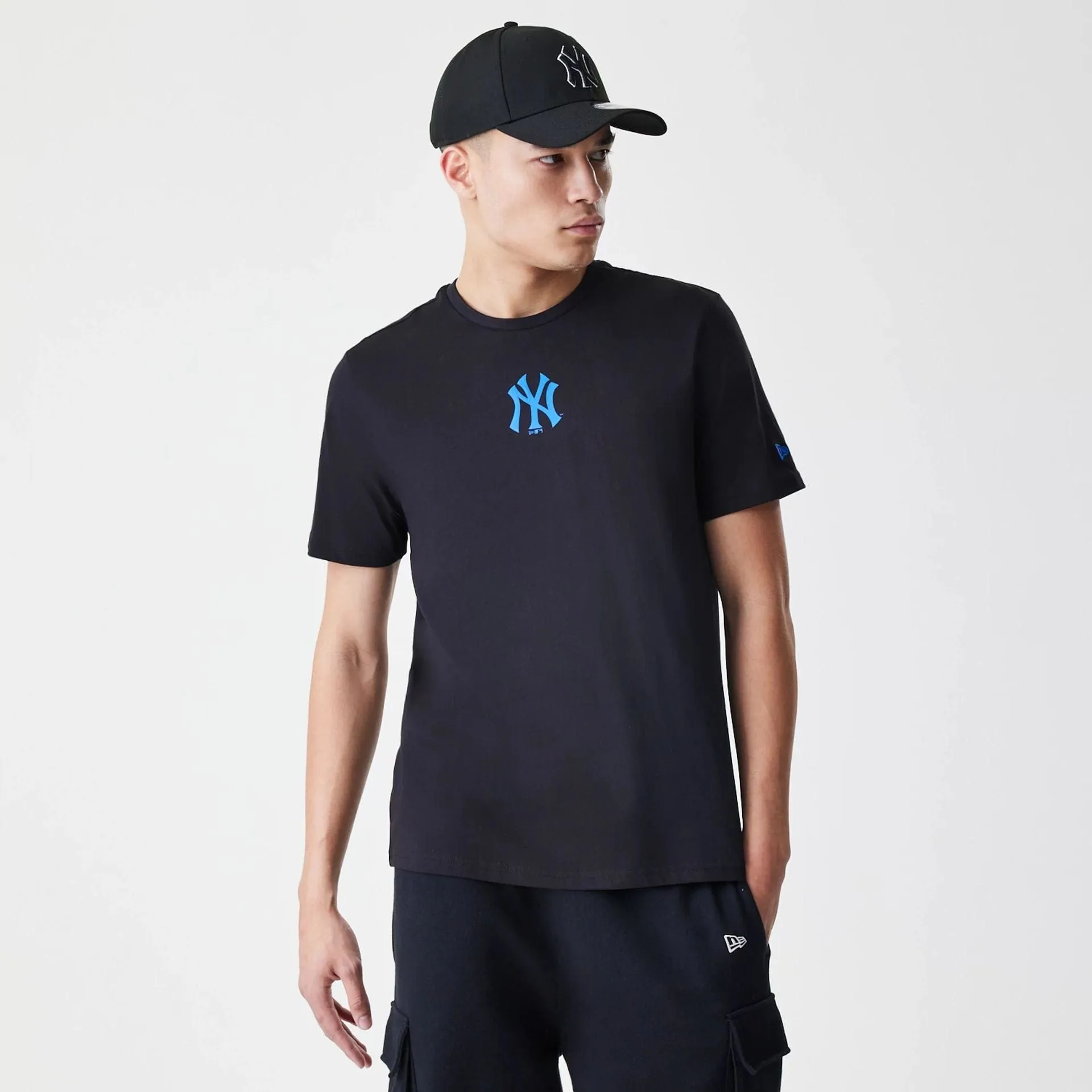 New York Yankees MLB Logo Black T-Shirt Slim Fit Comfort
