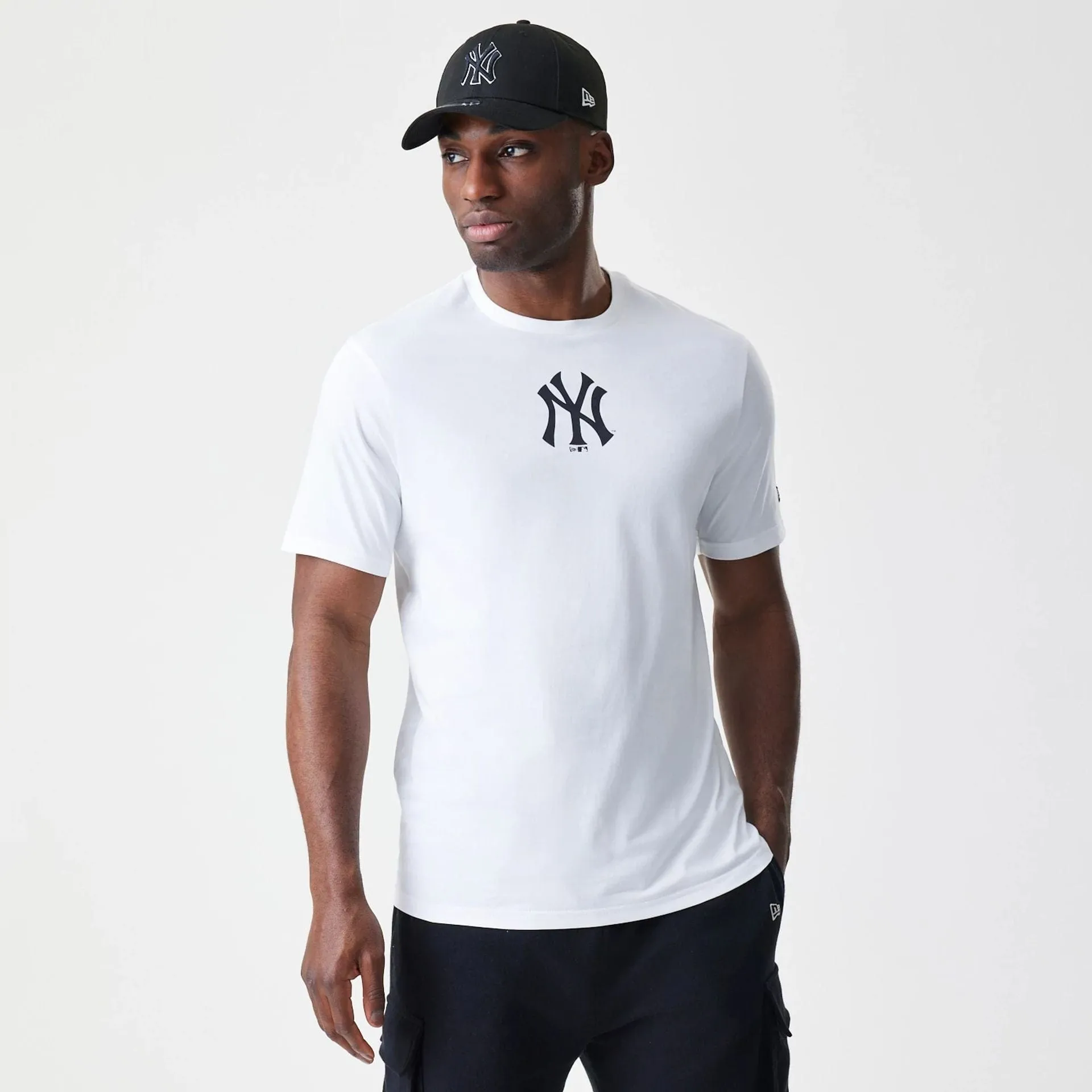 Effortless Layer Lightweight Style New York Yankees MLB Logo White T-Shirt