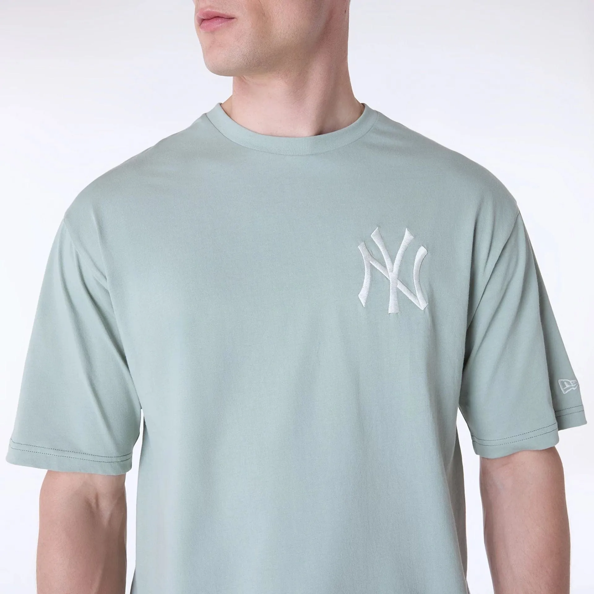 FadeResistantPrint New York Yankees MLB League Essential Pastel Green Oversized T-Shirt