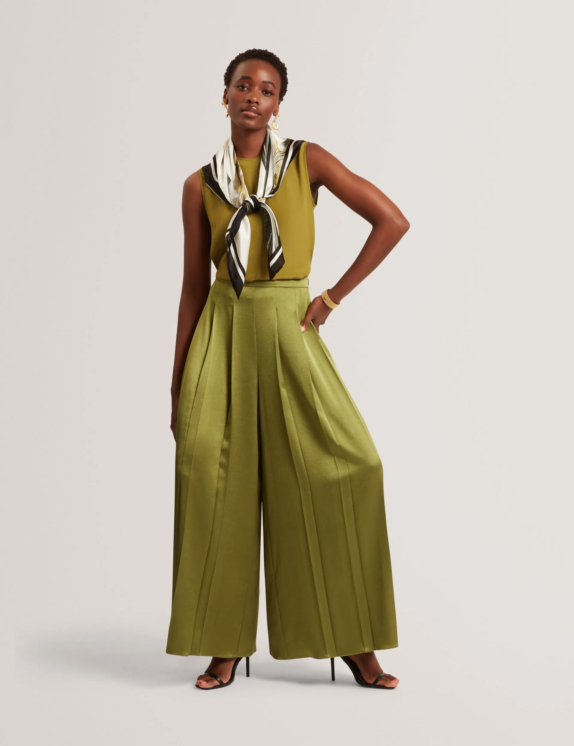 World Glow SHAMRA | MID-GREEN