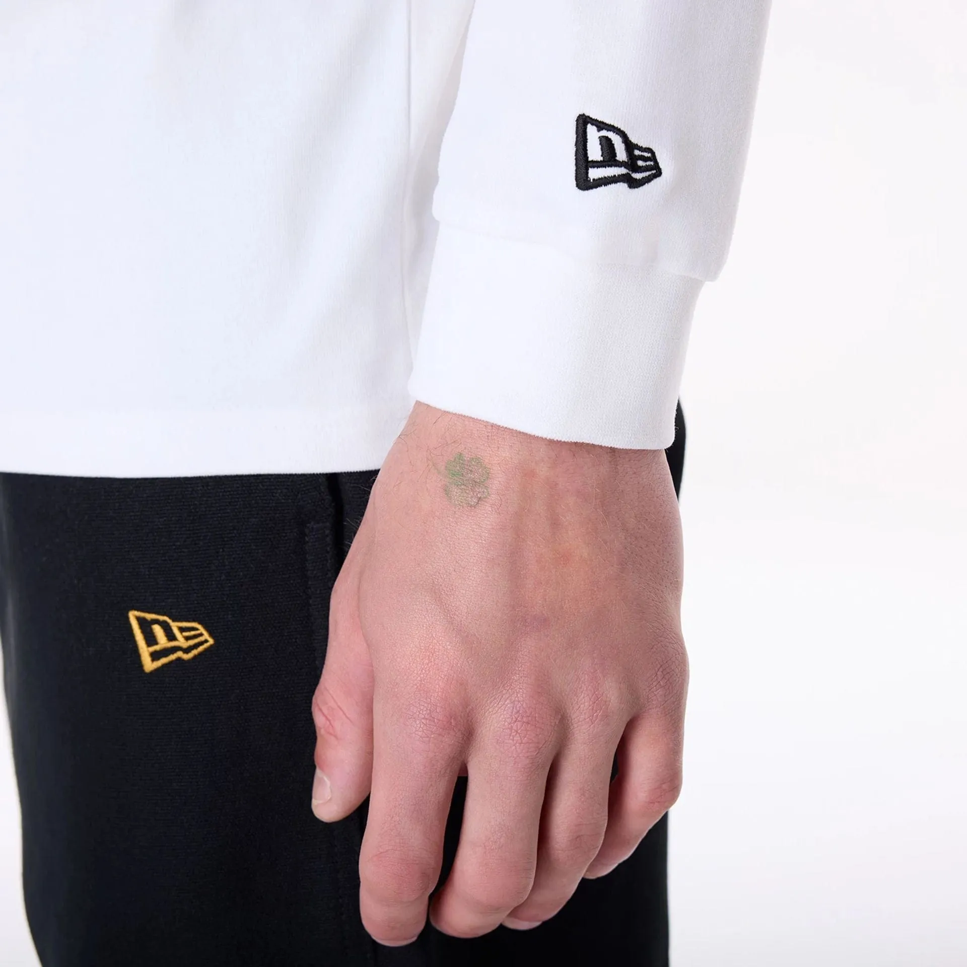 Comfy Look Casual Day Wear New Era Graphic White Long Sleeve T-Shirt