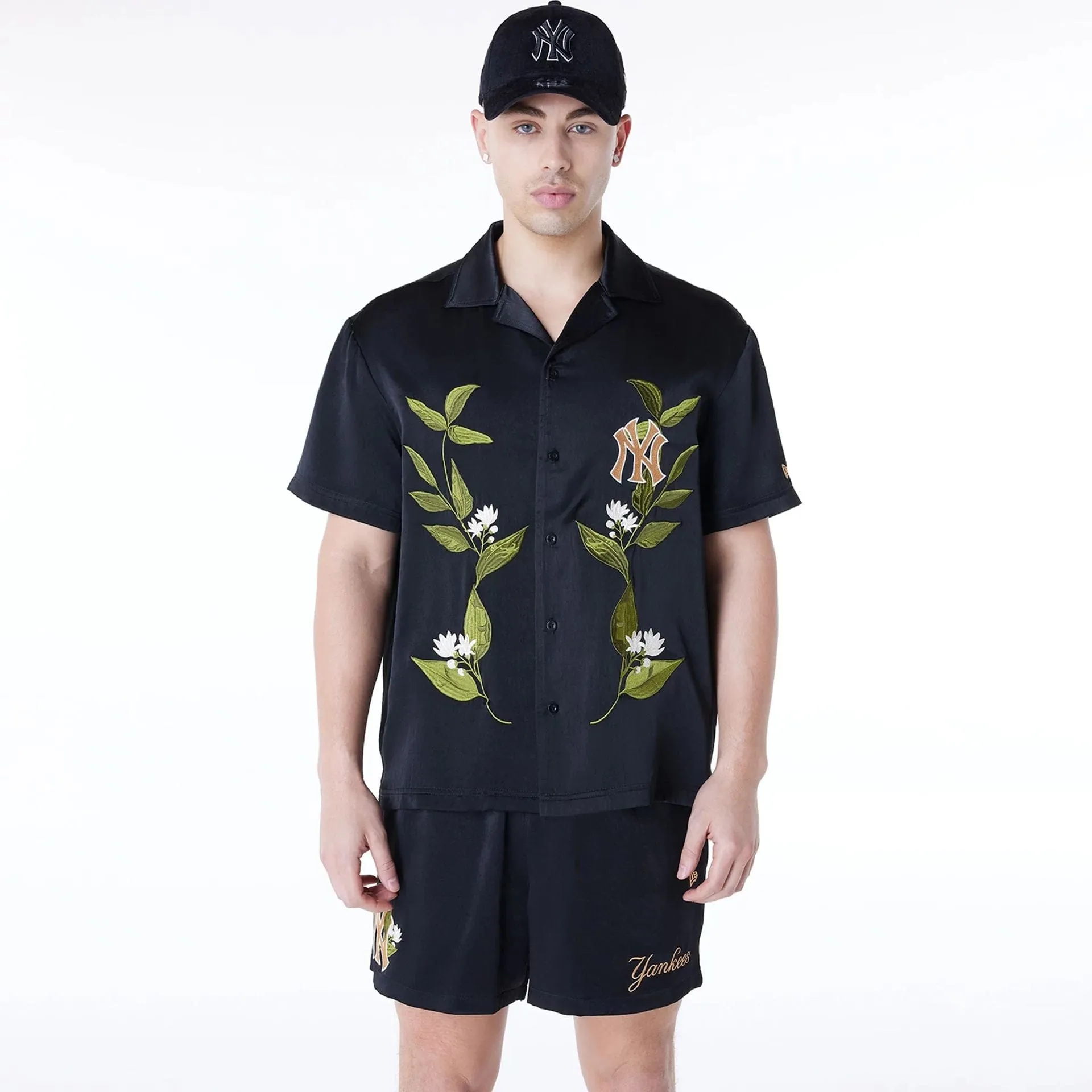 Light and Breathable New York Yankees Floral Revere Black Short Sleeve Shirt