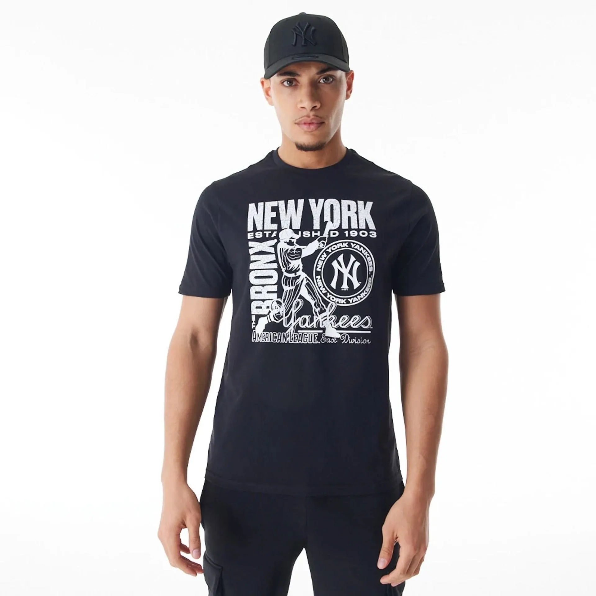 New York Yankees MLB Distressed Graphic Black T-Shirt Effortless Layer