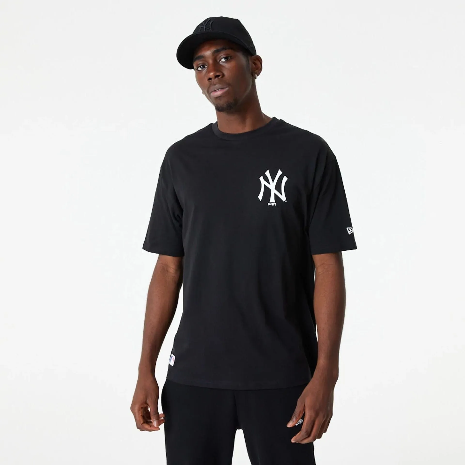 AntiStaticLining AntiPilling New York Yankees MLB Essential Black Oversized T-Shirt