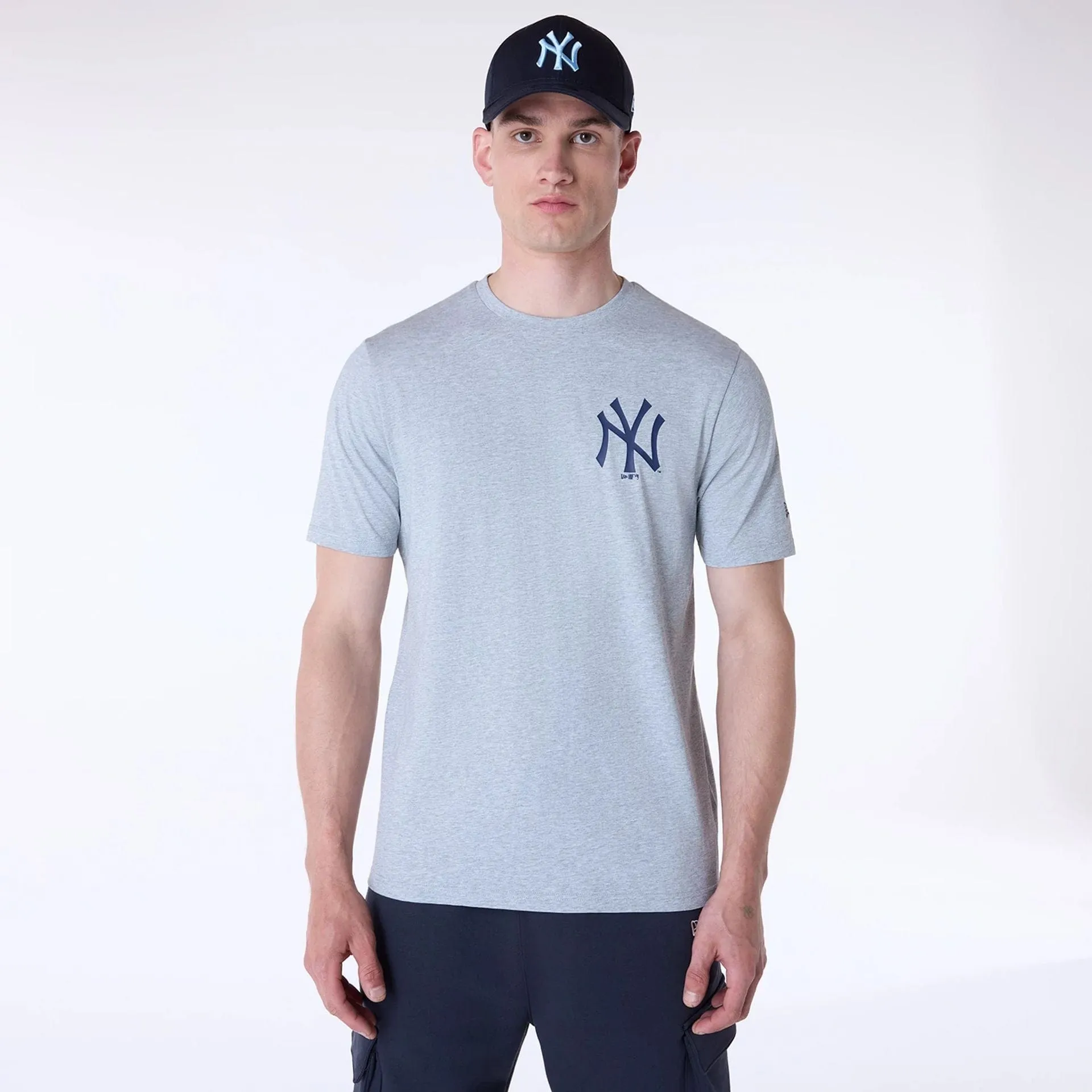 Comfort Fit New York Yankees MLB Pennant Graphic Grey T-Shirt