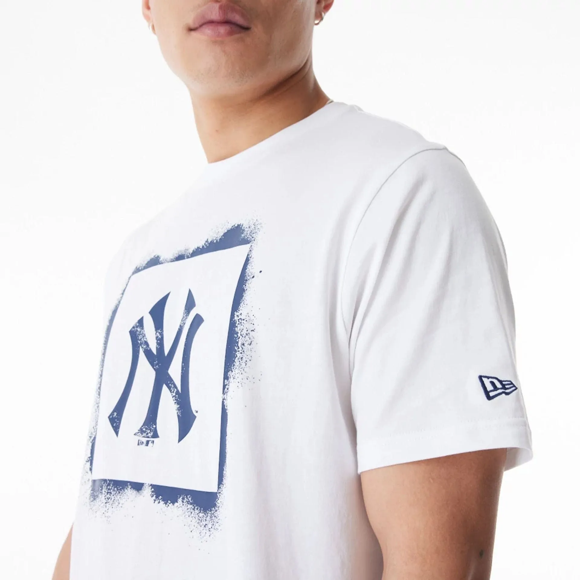 Comfort Fit Durable Stitching New York Yankees MLB Spray Stamp Graphic White T-Shirt