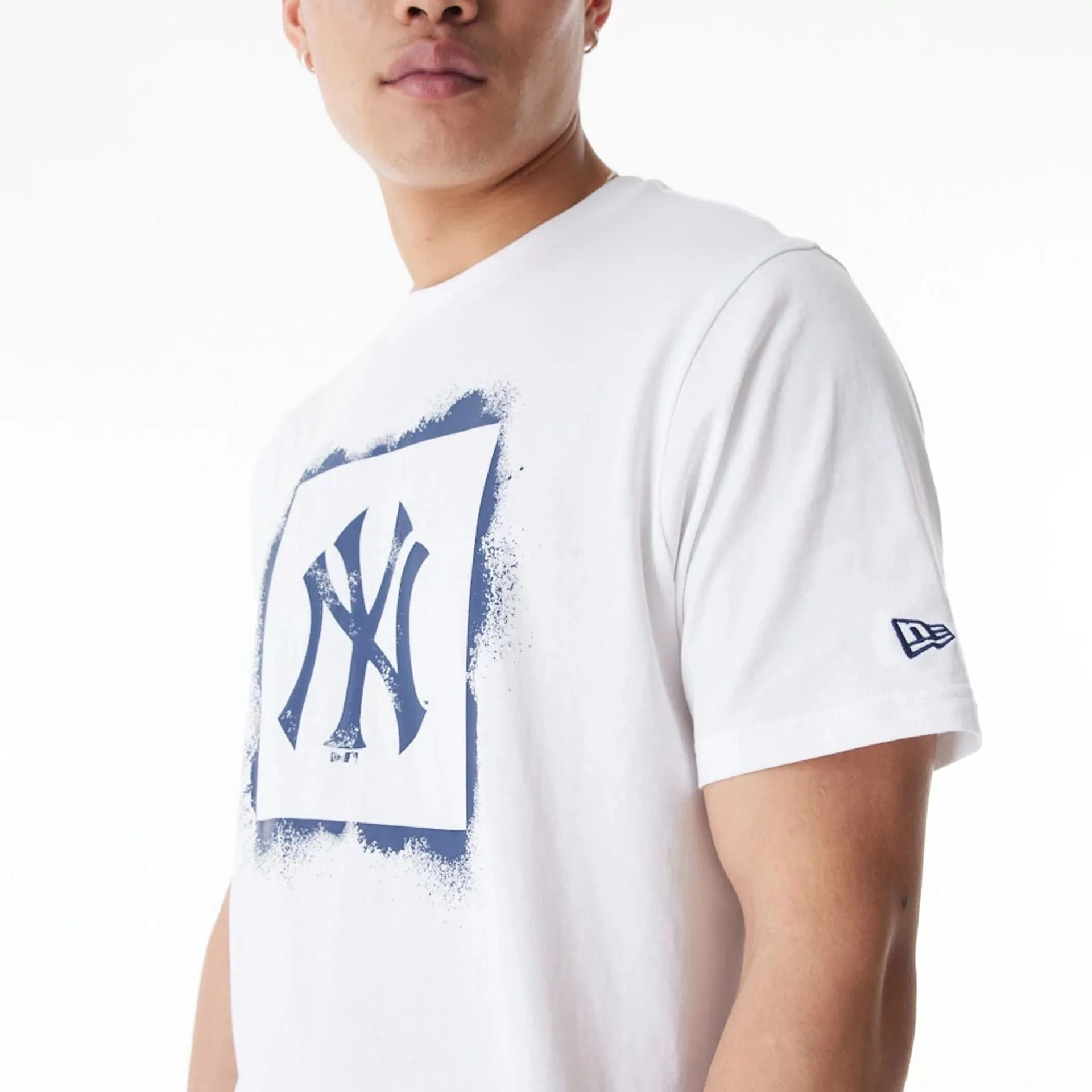 Active Wear Fresh and Cool New York Yankees MLB Spray Stamp Graphic White T-Shirt