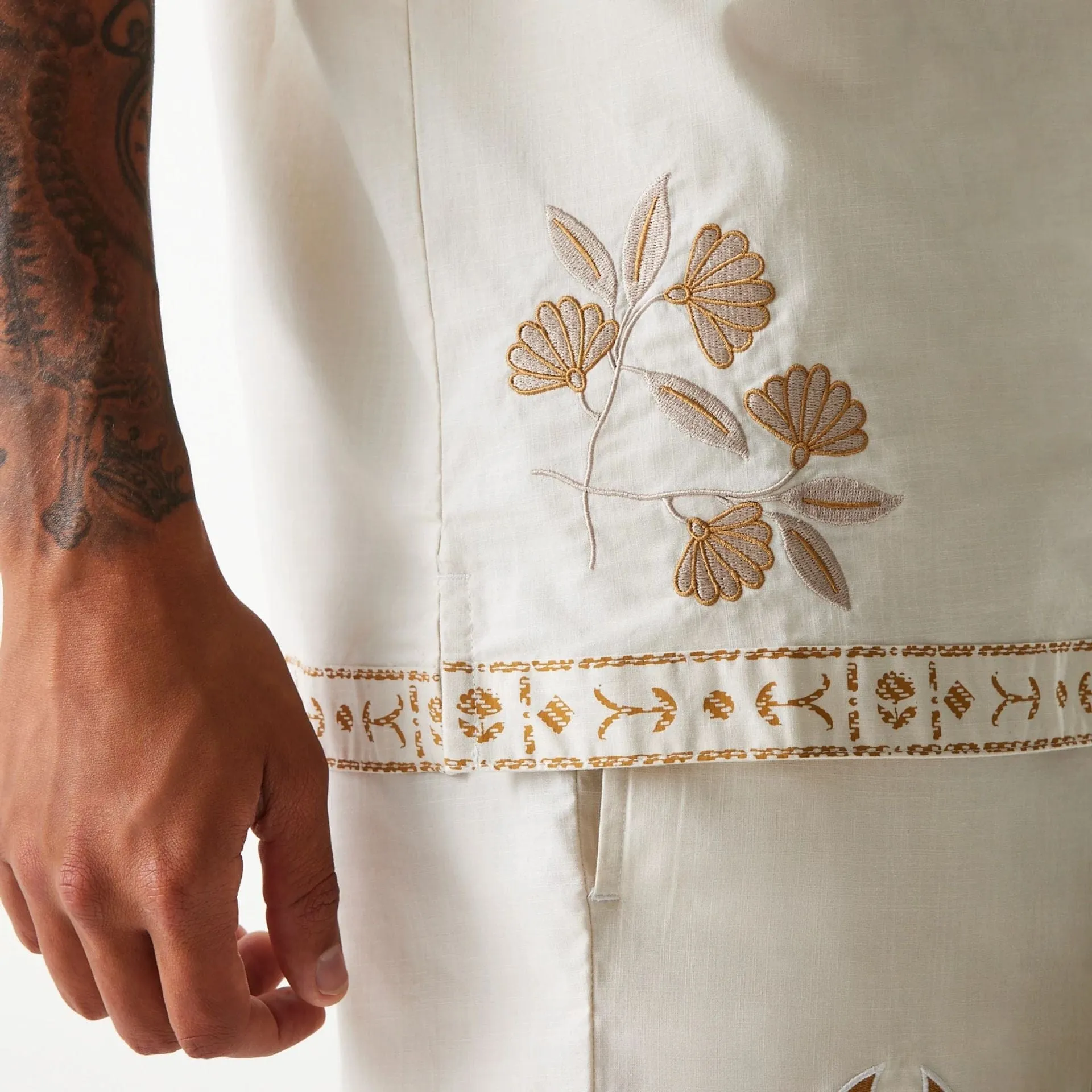 Versatile Layer New York Yankees MLB Taping Open White Short Sleeve Shirt