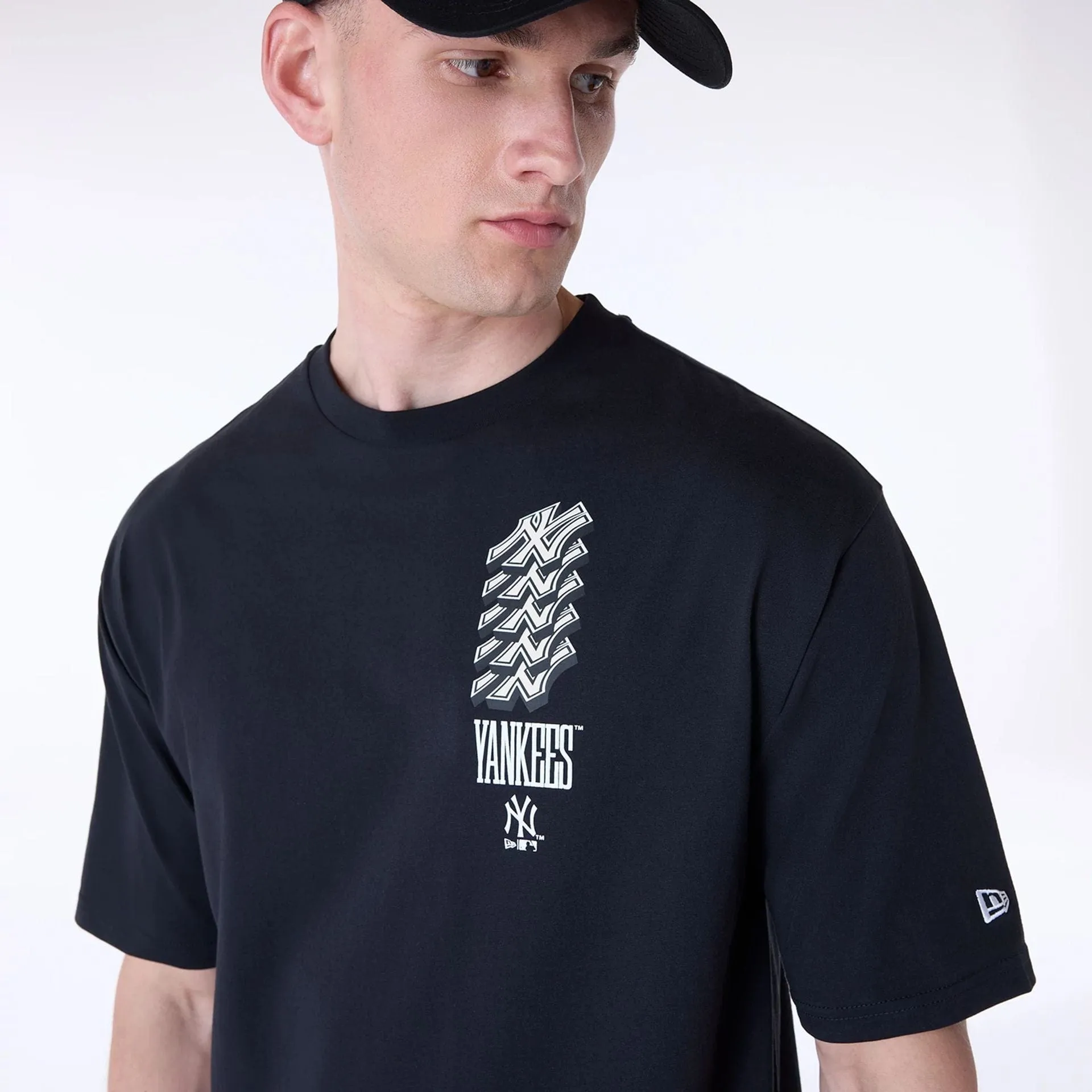 New York Yankees MLB Wordmark Black Oversized T-Shirt V neck elegance Cozy Comfort Look