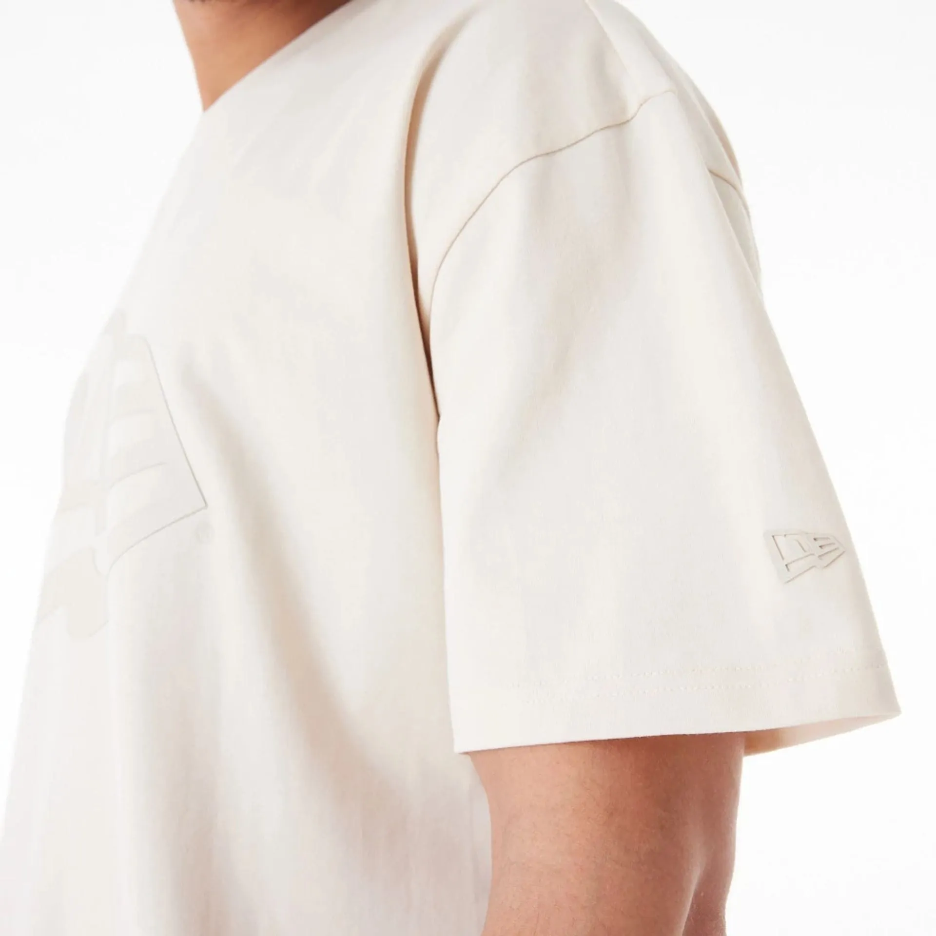 New Era Flag Cream Oversized T-Shirt Active Look