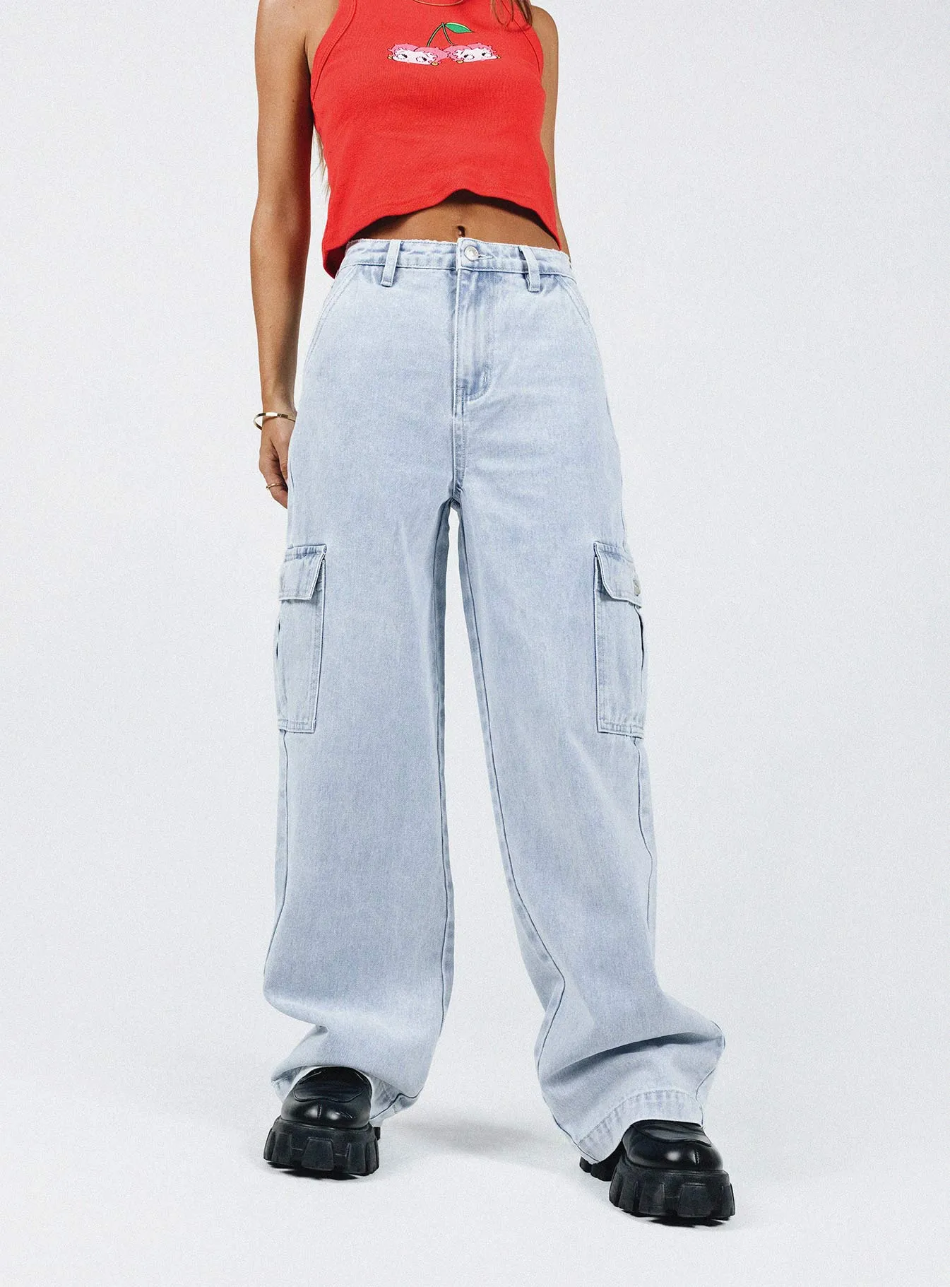 Marylou Cargo Jeans Light Wash Denim Chill Outfit Streetwear Fan Holiday Vibes Relaxed Waist